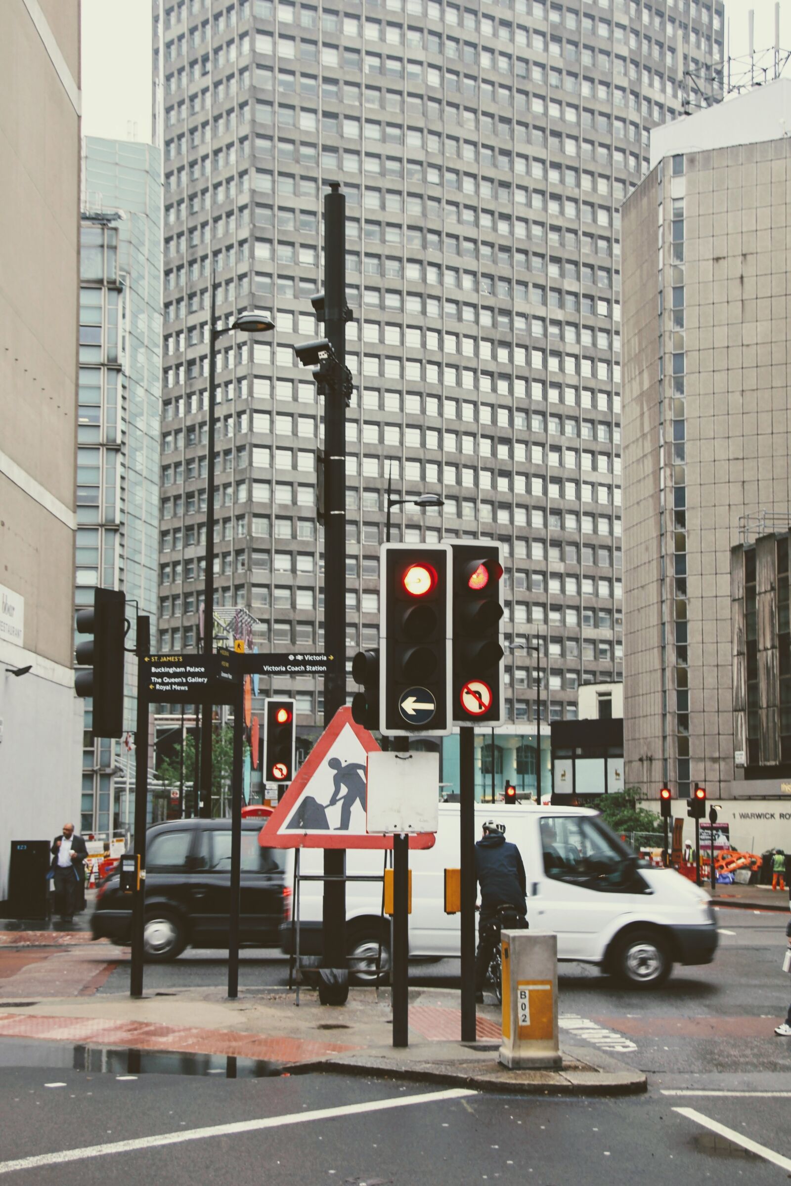 Canon EOS 60D sample photo. Road crossing, london, left photography