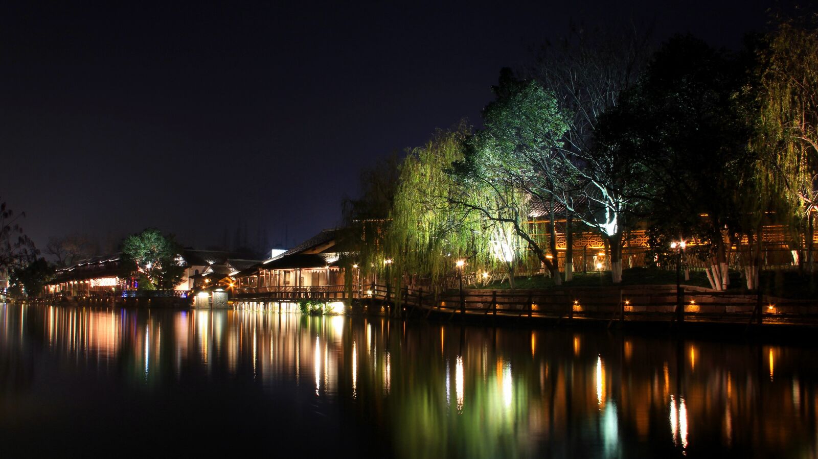 Canon EF-S 18-135mm F3.5-5.6 IS sample photo. Night view, wuzhen, watertown photography