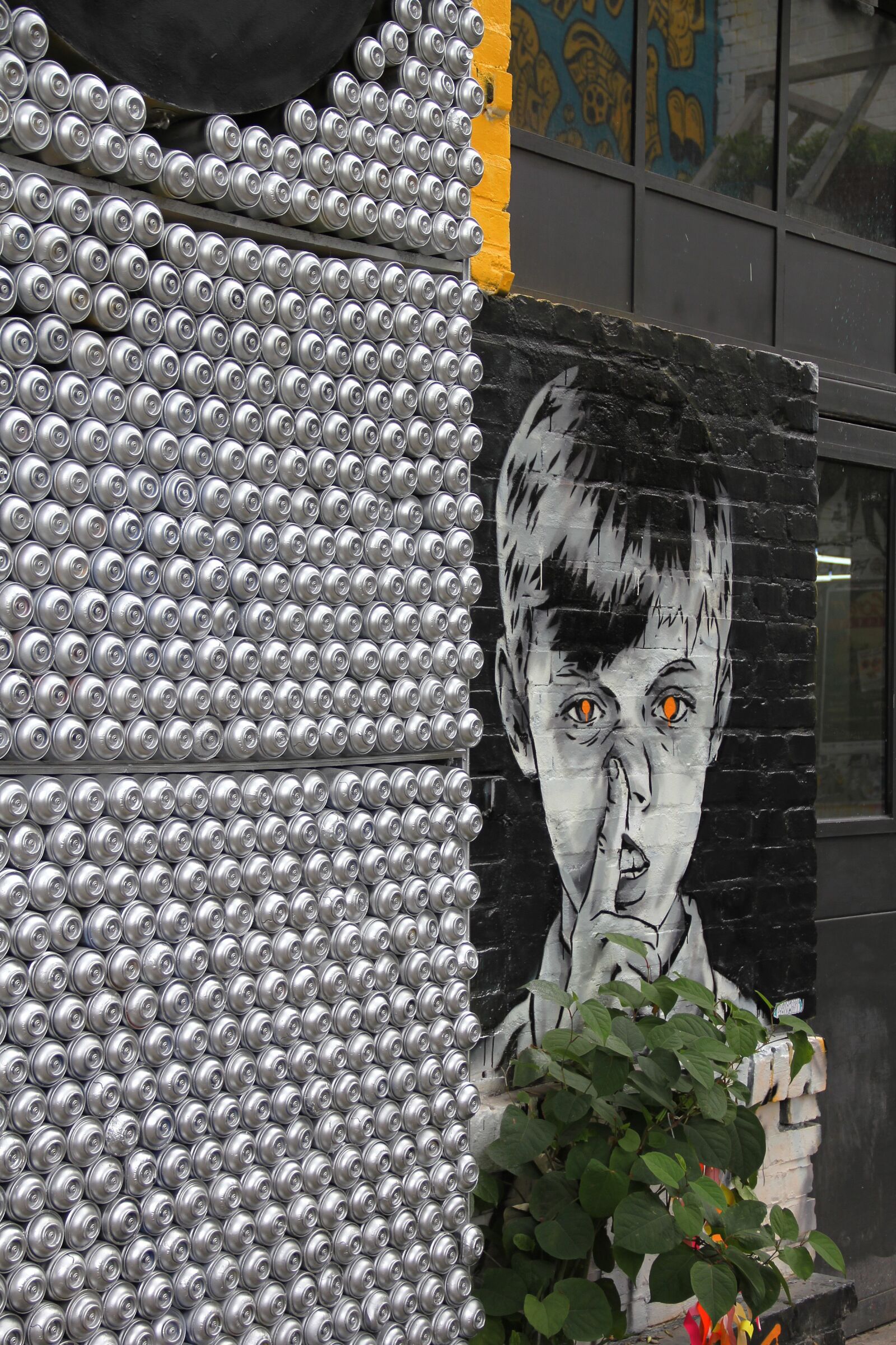 Canon EOS 550D (EOS Rebel T2i / EOS Kiss X4) sample photo. Aerosol, street art, urban photography
