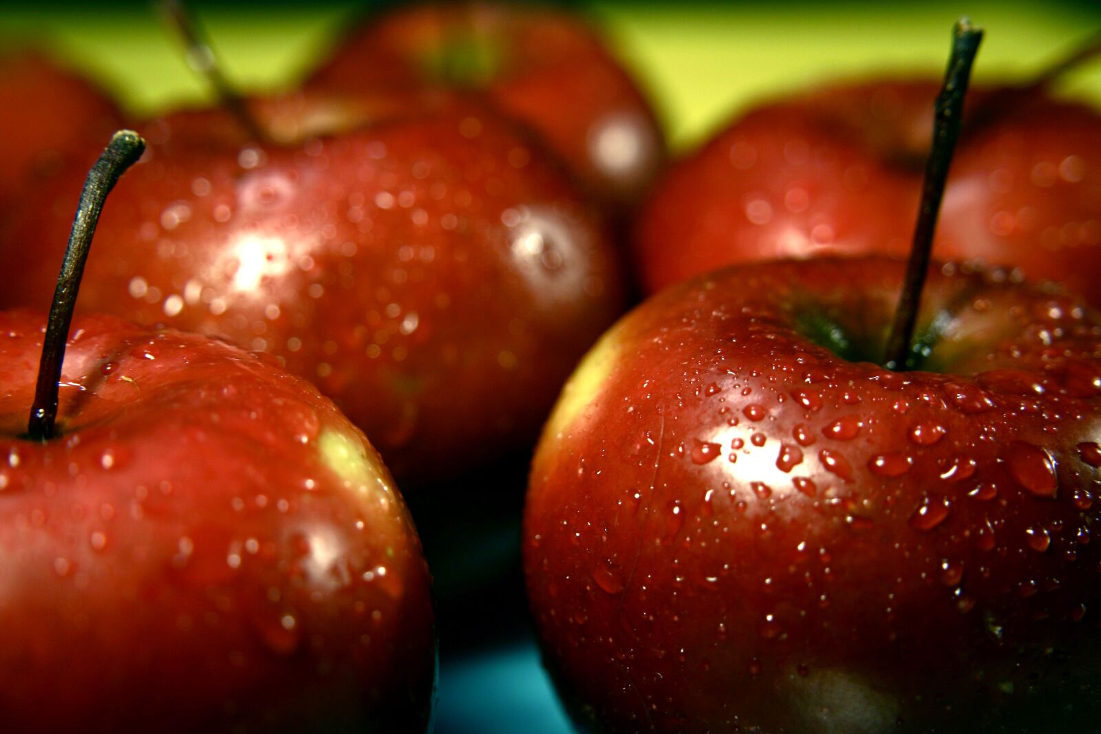 Canon EOS 350D (EOS Digital Rebel XT / EOS Kiss Digital N) sample photo. Apples, fresh, fruits, water photography