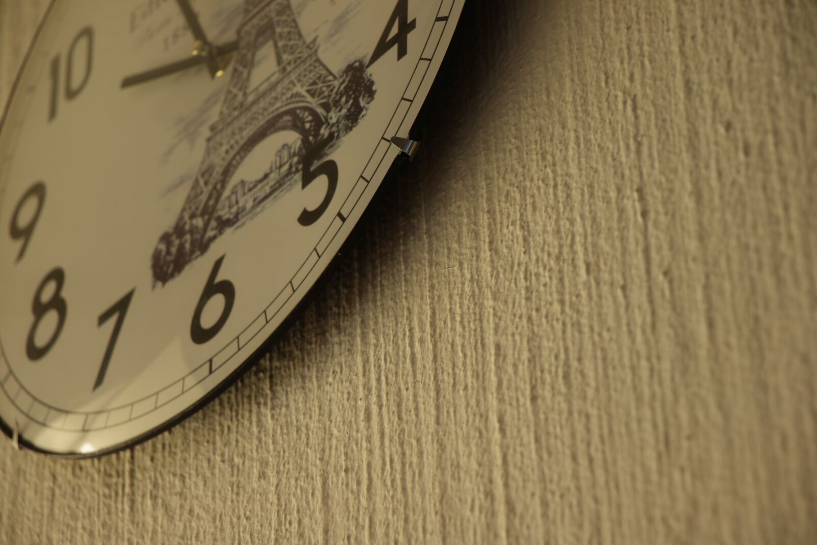 Canon EF-S 18-135mm F3.5-5.6 IS USM sample photo. Time, wall, clock photography