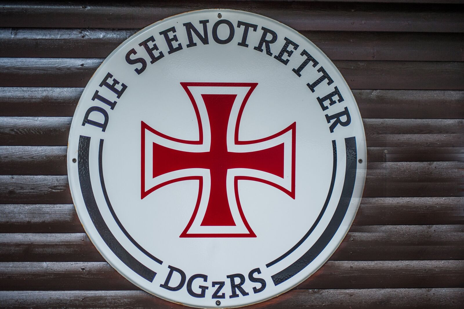Nikon D700 sample photo. Distress rescue, shield, cross photography