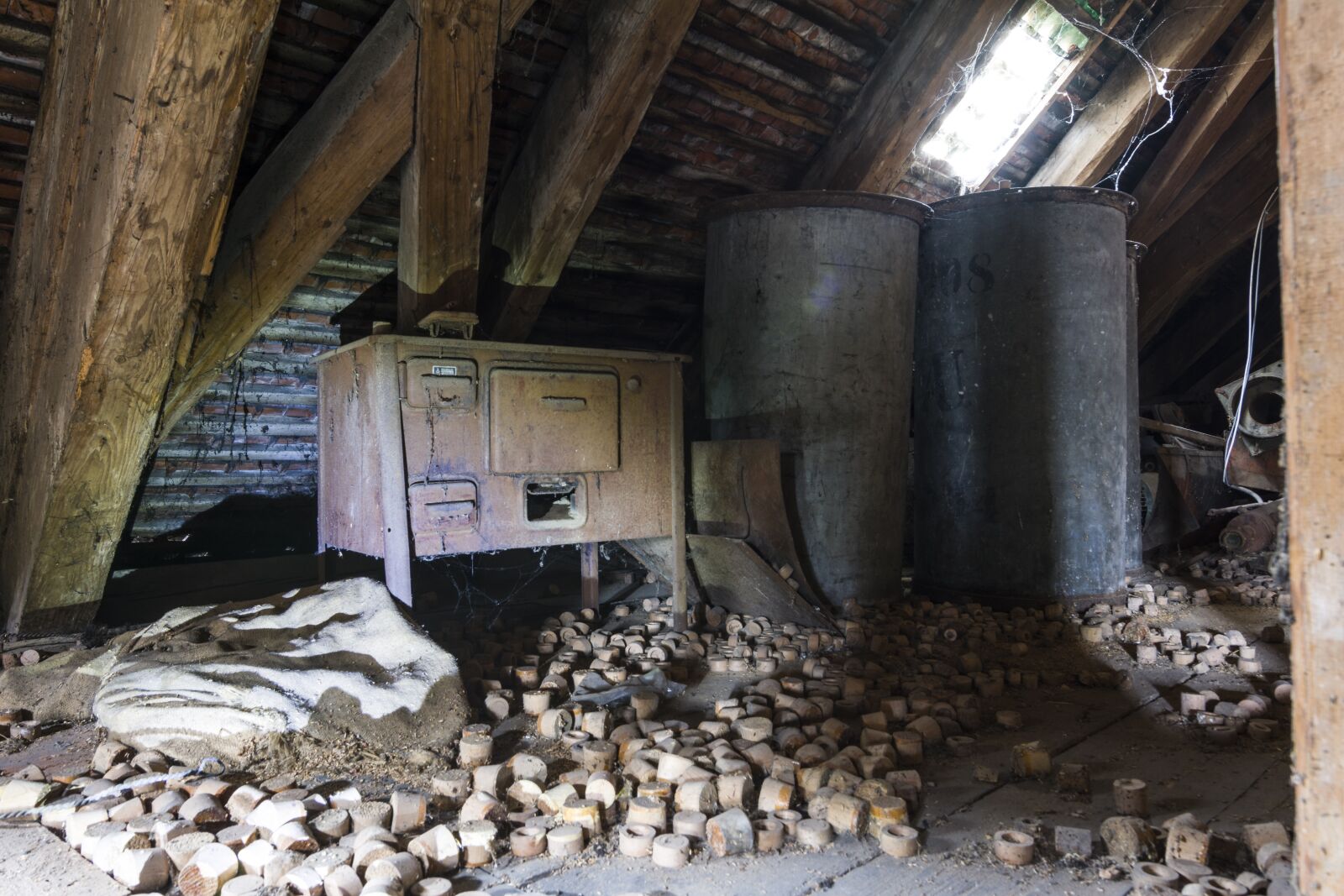 Nikon D7200 sample photo. Abandoned, oven, old photography