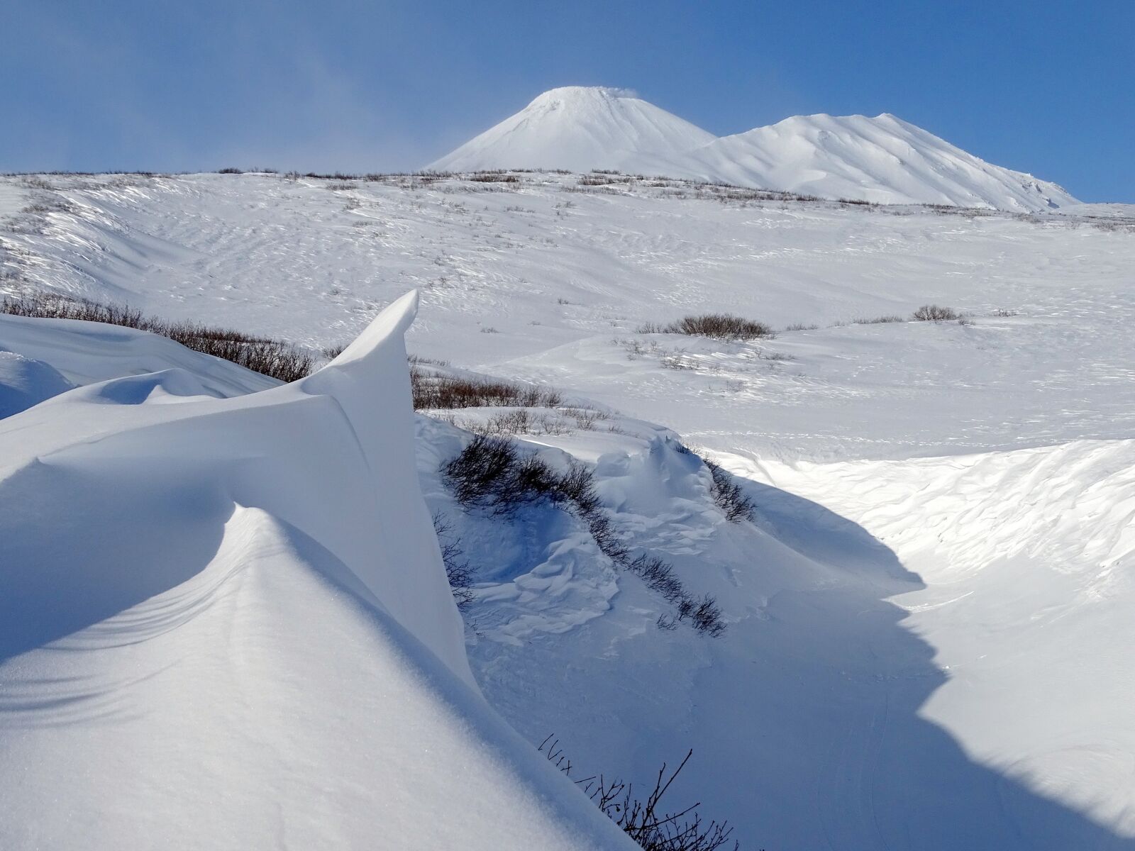 Sony DSC-HX400 sample photo. Mountains, snow, cornice photography