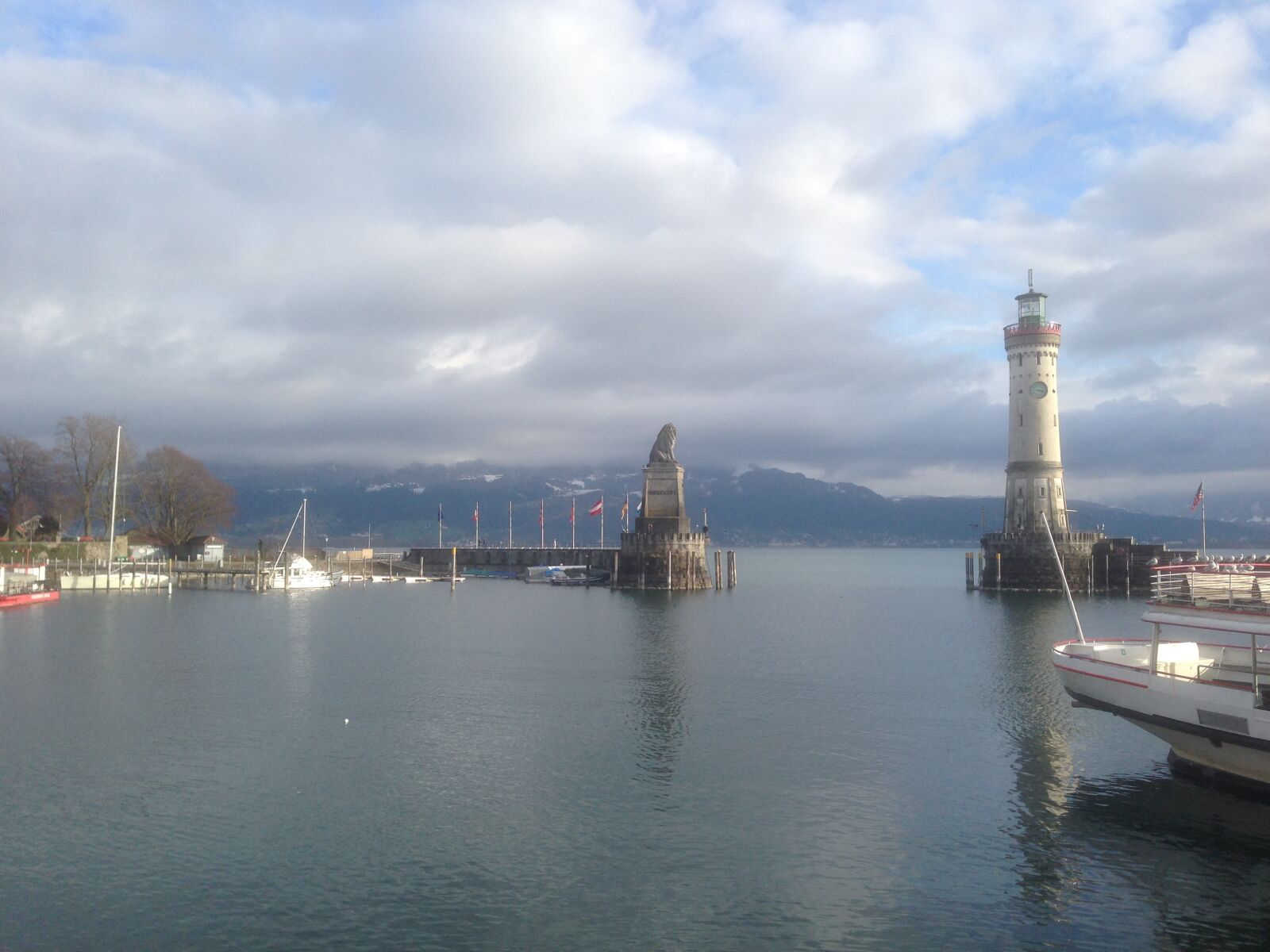 iPhone 5 back camera 4.12mm f/2.4 sample photo. Lindau, port, tourism photography