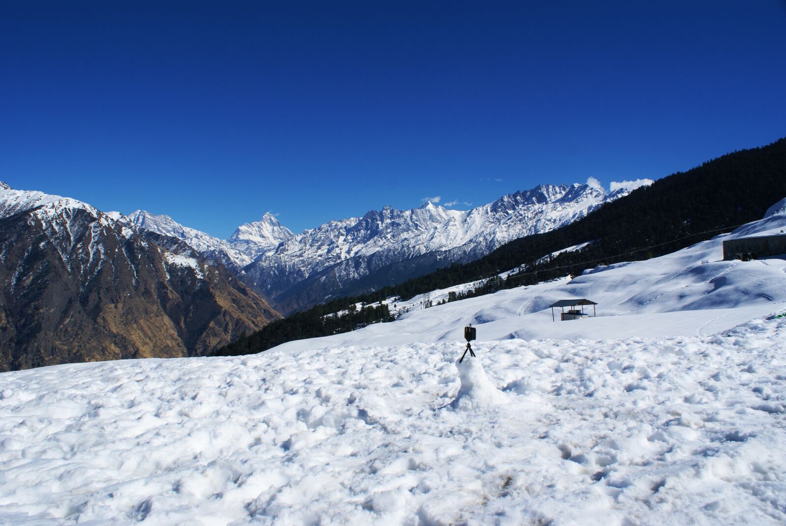 Sony Alpha DSLR-A100 sample photo. Background, nature, mountain photography