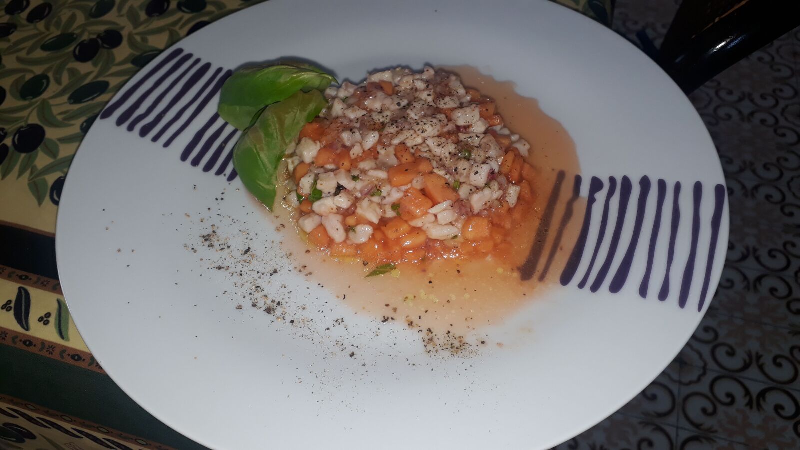 Samsung Galaxy A3(2017) sample photo. Swordfish, papaya, tartare photography