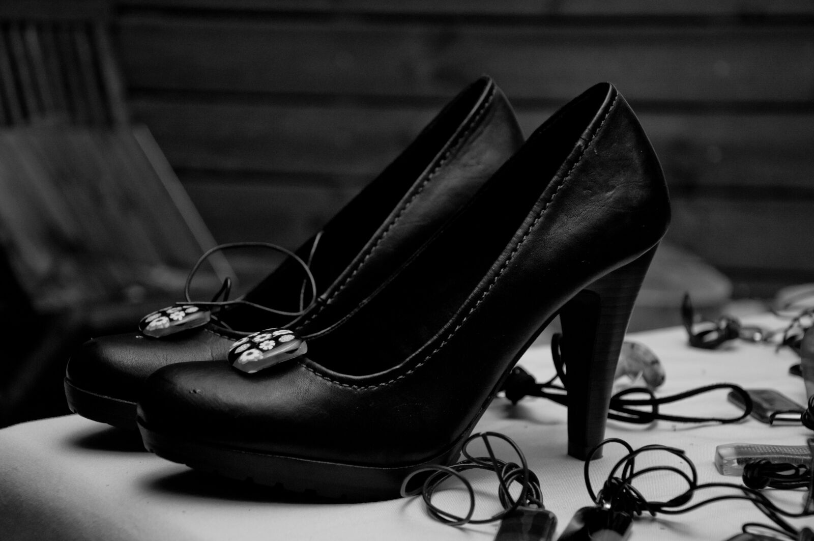 Nikon D90 sample photo. Shoes, jewellery, frauenschuh photography
