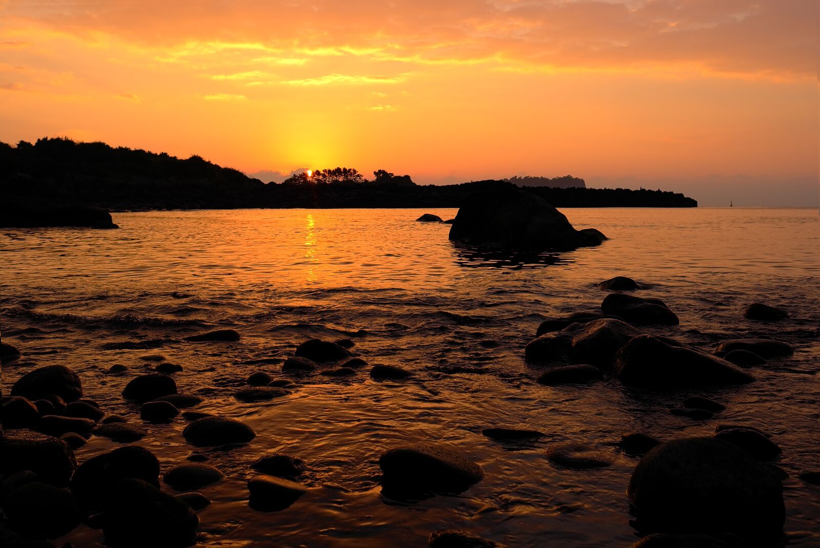 Leica X1 sample photo. Sunrise, dawn, people photography
