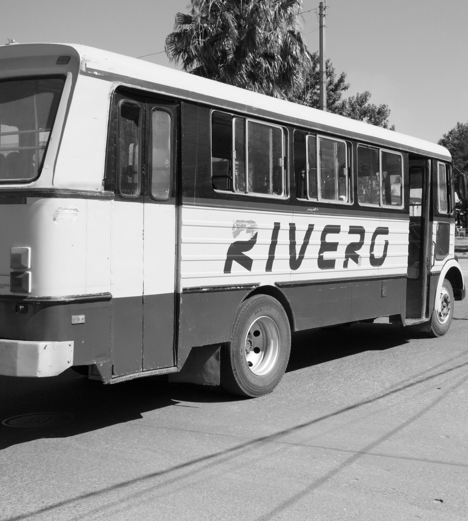 Nikon D3200 sample photo. Black, and, white, bus photography