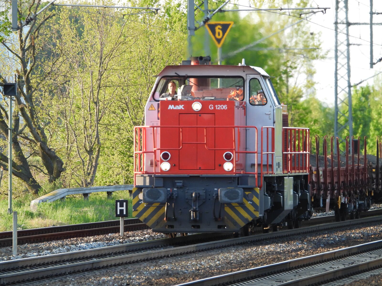 Nikon Coolpix P1000 sample photo. Switcher, diesel locomotive, freight photography