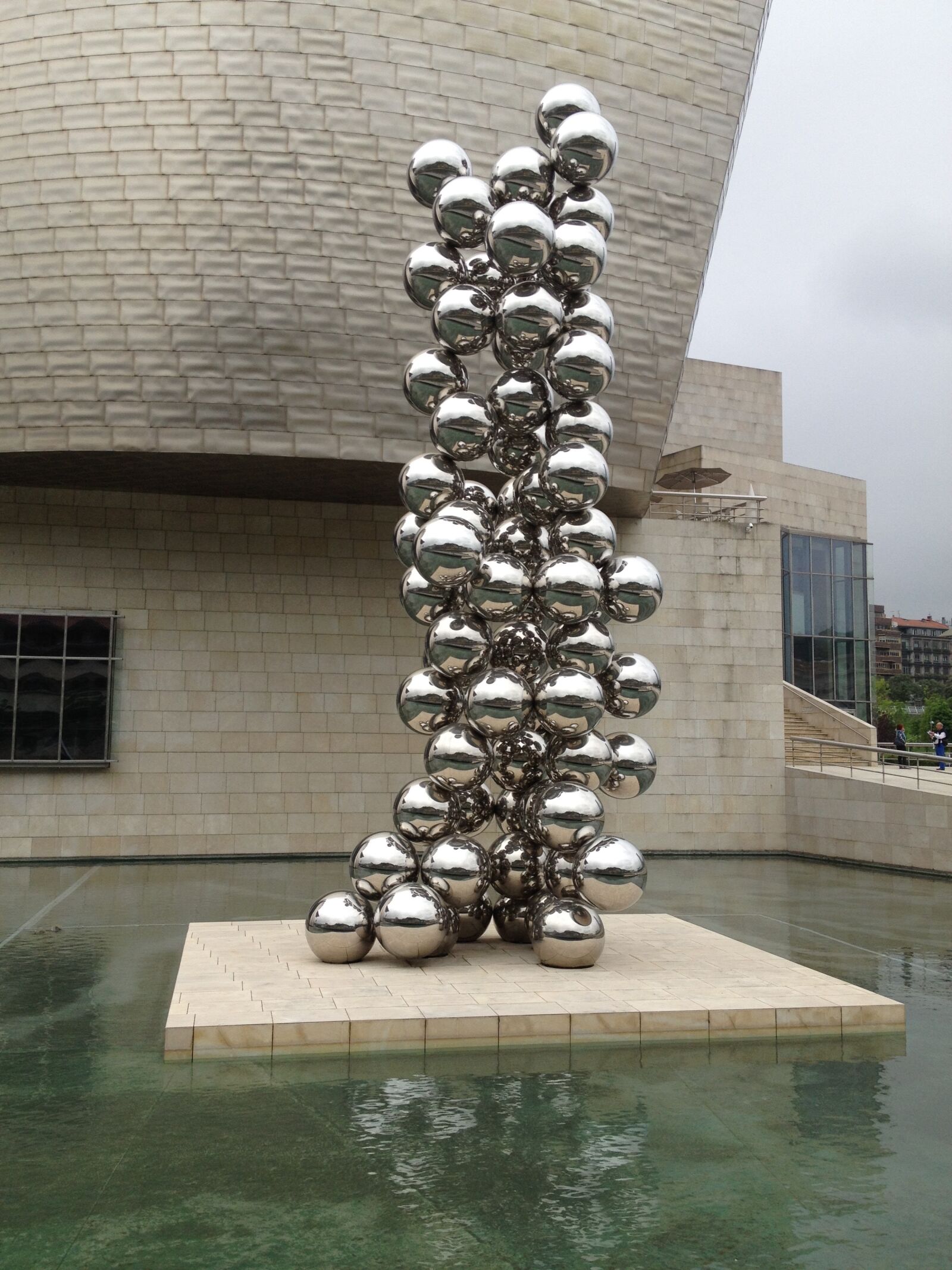 iPhone 4S back camera 4.28mm f/2.4 sample photo. Bilbao, sculpture, guggenheim photography