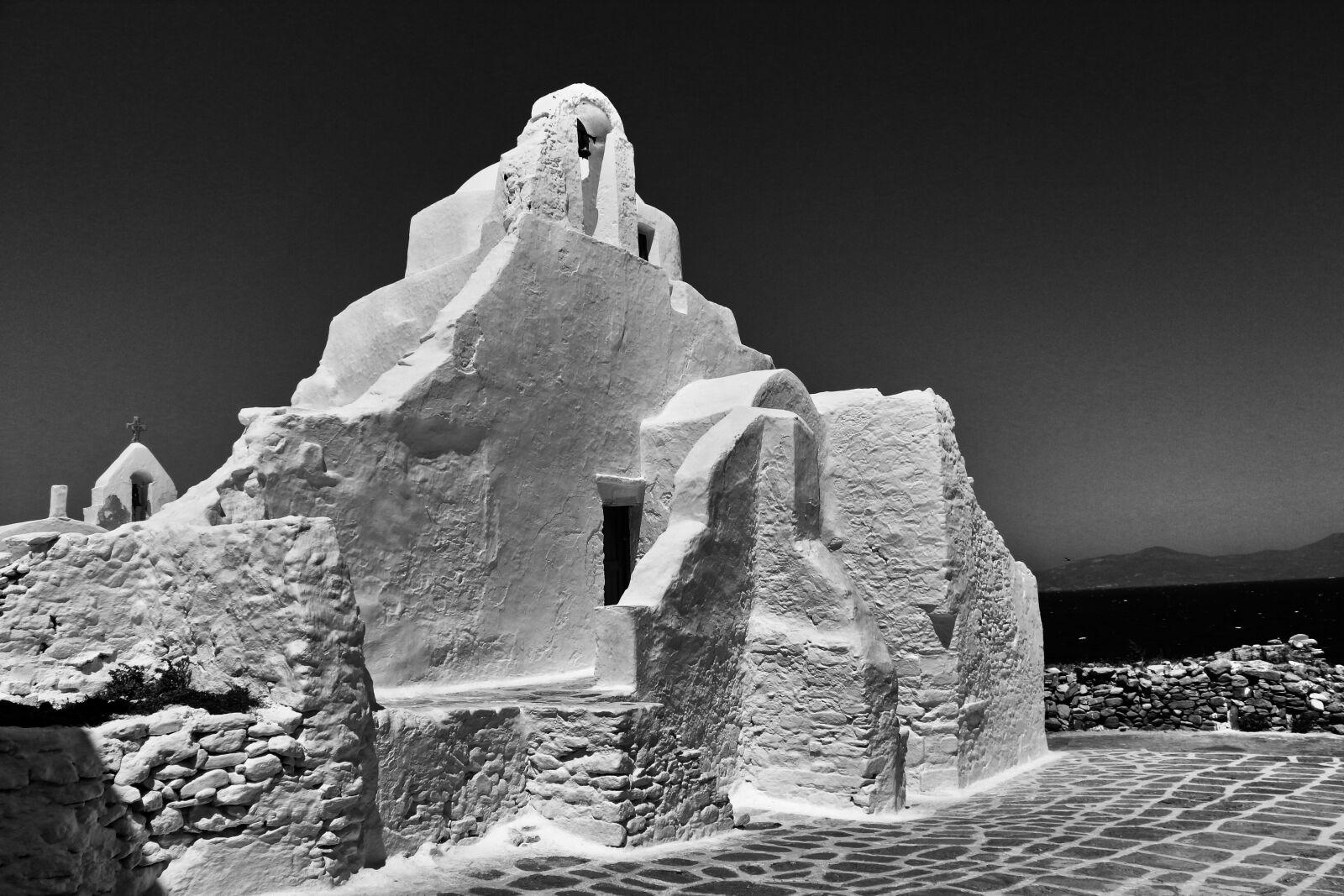 Canon EOS 700D (EOS Rebel T5i / EOS Kiss X7i) sample photo. Black white, chapel, mykonos photography