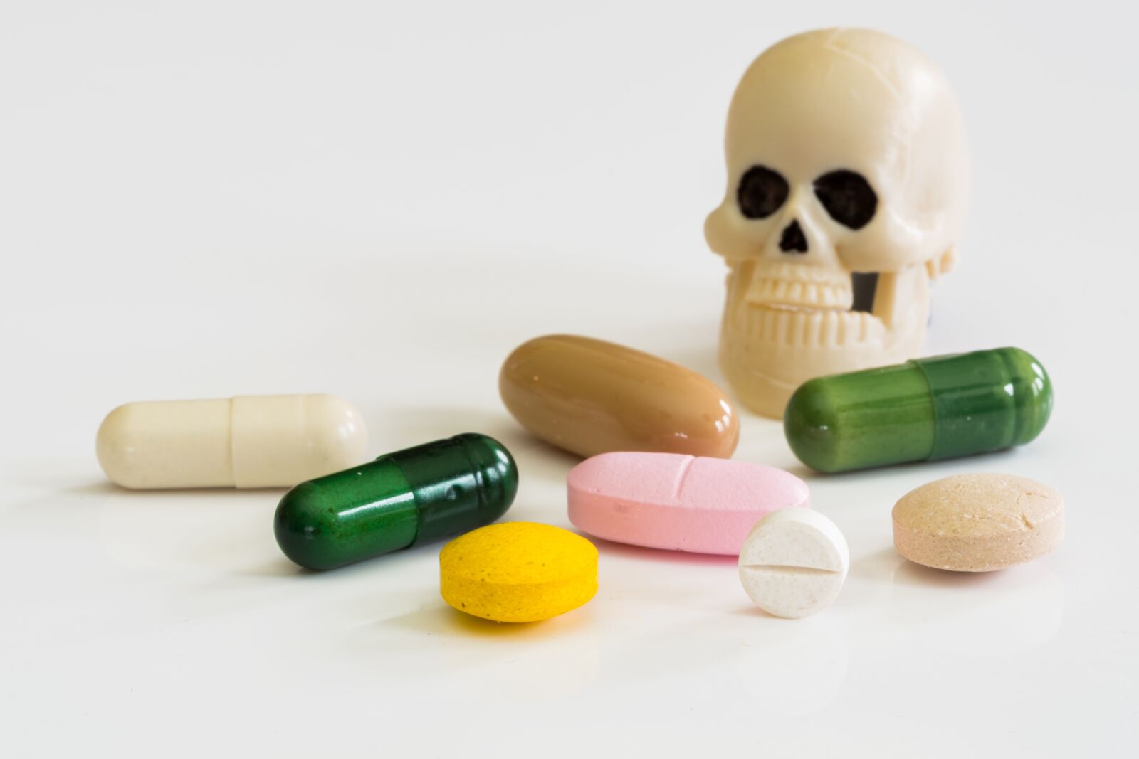 Fujifilm X-T2 + Fujifilm XF 80mm F2.8 R LM OIS WR Macro sample photo. Tablets, pills, medical photography