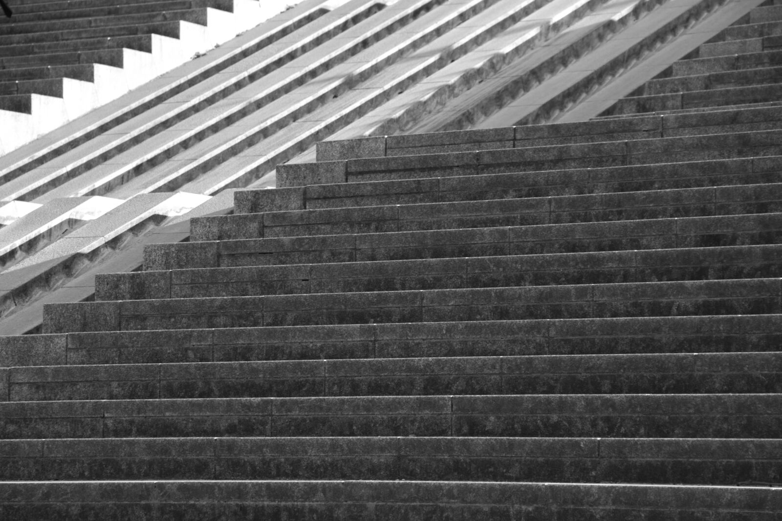 Canon EF-S 18-135mm F3.5-5.6 IS sample photo. Elevation, paris, bercy photography