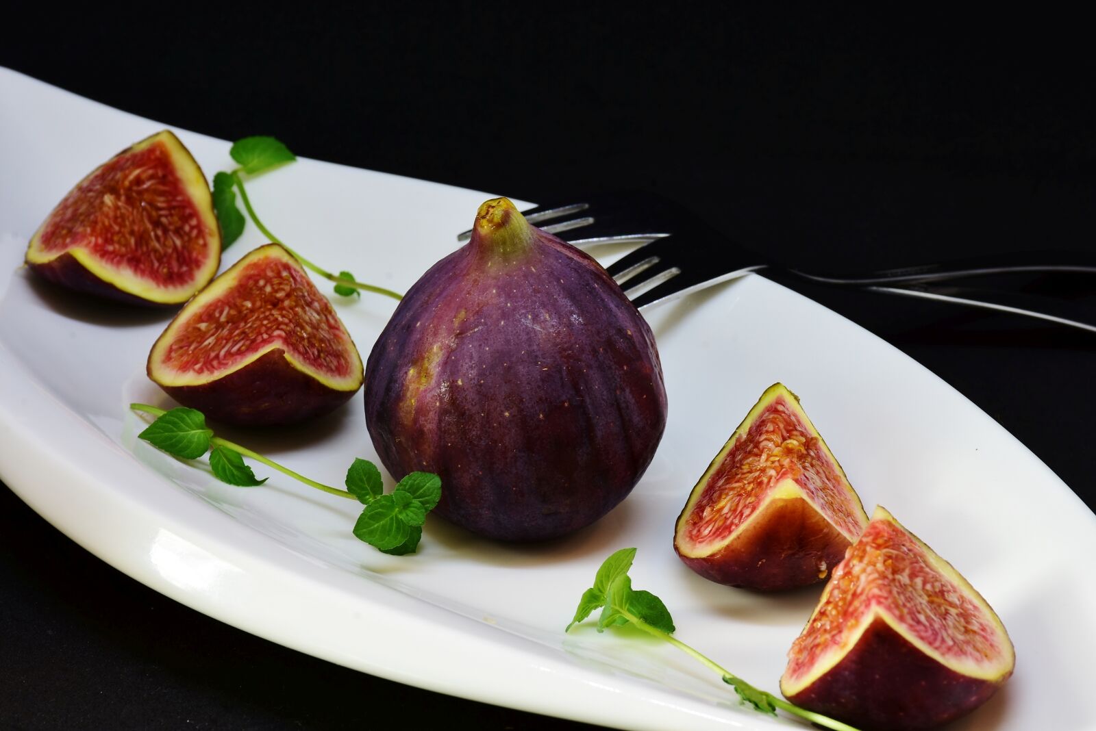 Nikon D7200 sample photo. Fig, sliced, dessert photography