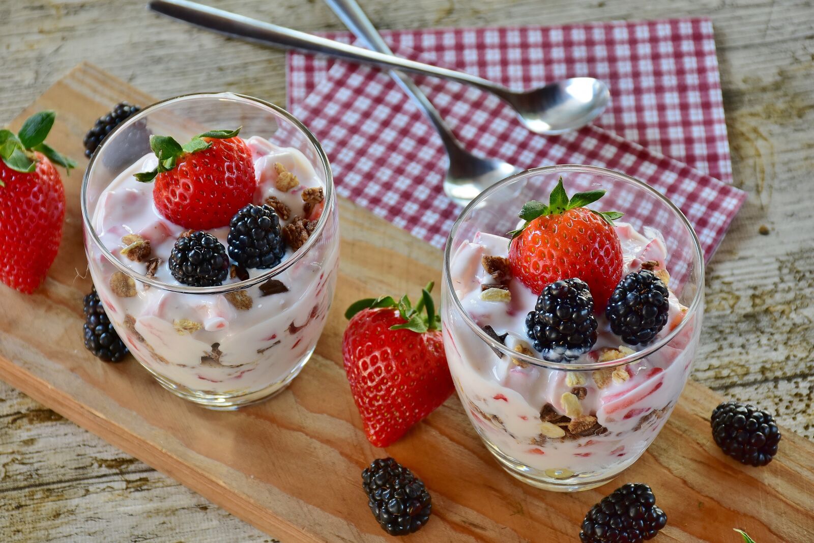 Nikon D7200 sample photo. Strawberry dessert, strawberries, blackberries photography