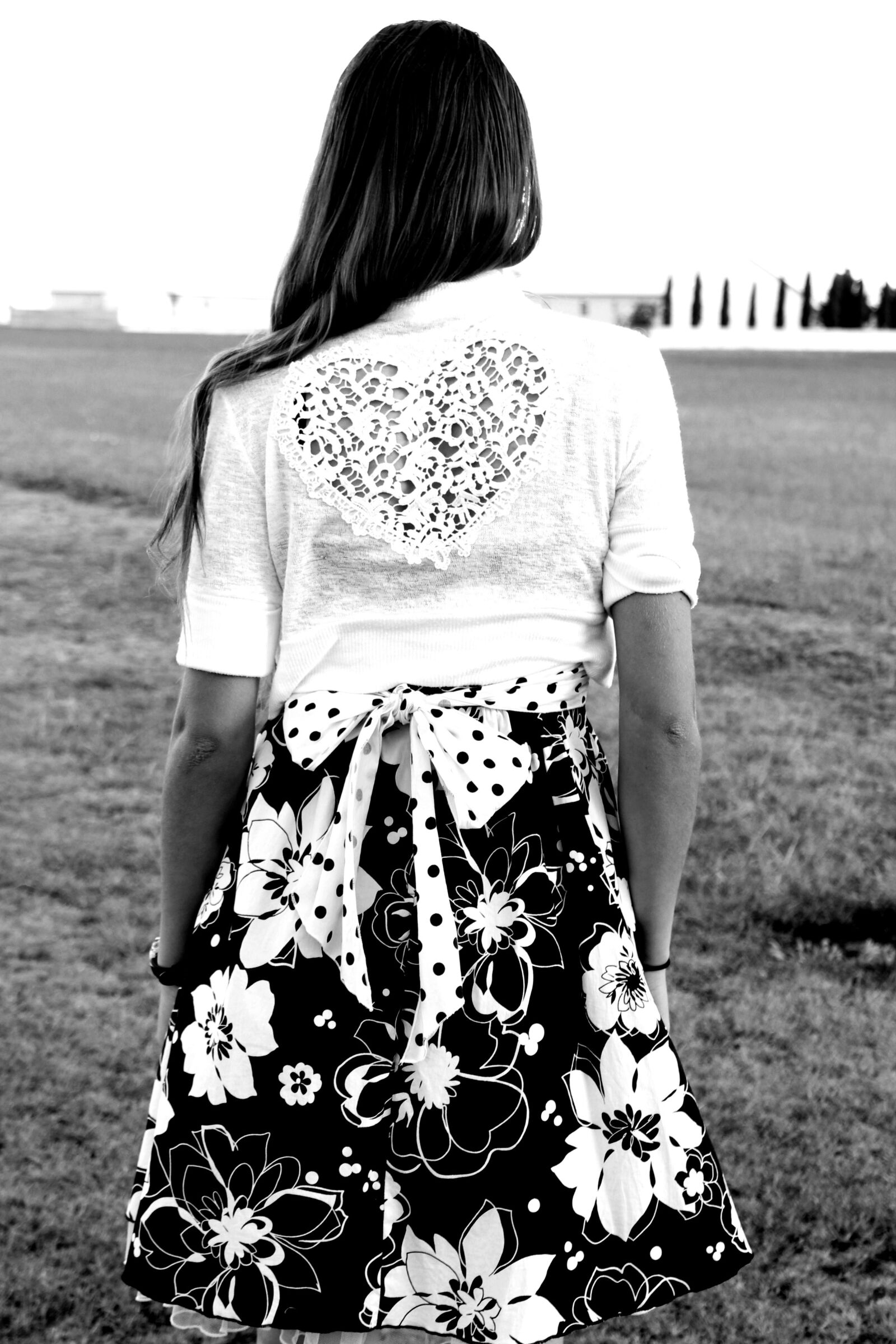 Canon EOS 1200D (EOS Rebel T5 / EOS Kiss X70 / EOS Hi) sample photo. Model, girl, heart photography