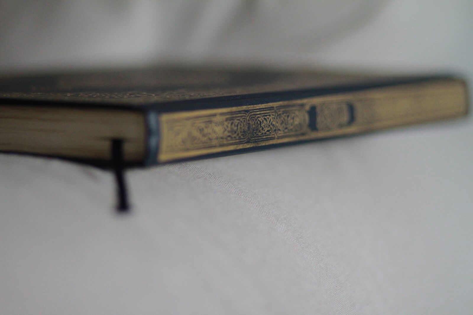 Canon EOS 7D sample photo. Quran, light, recite photography