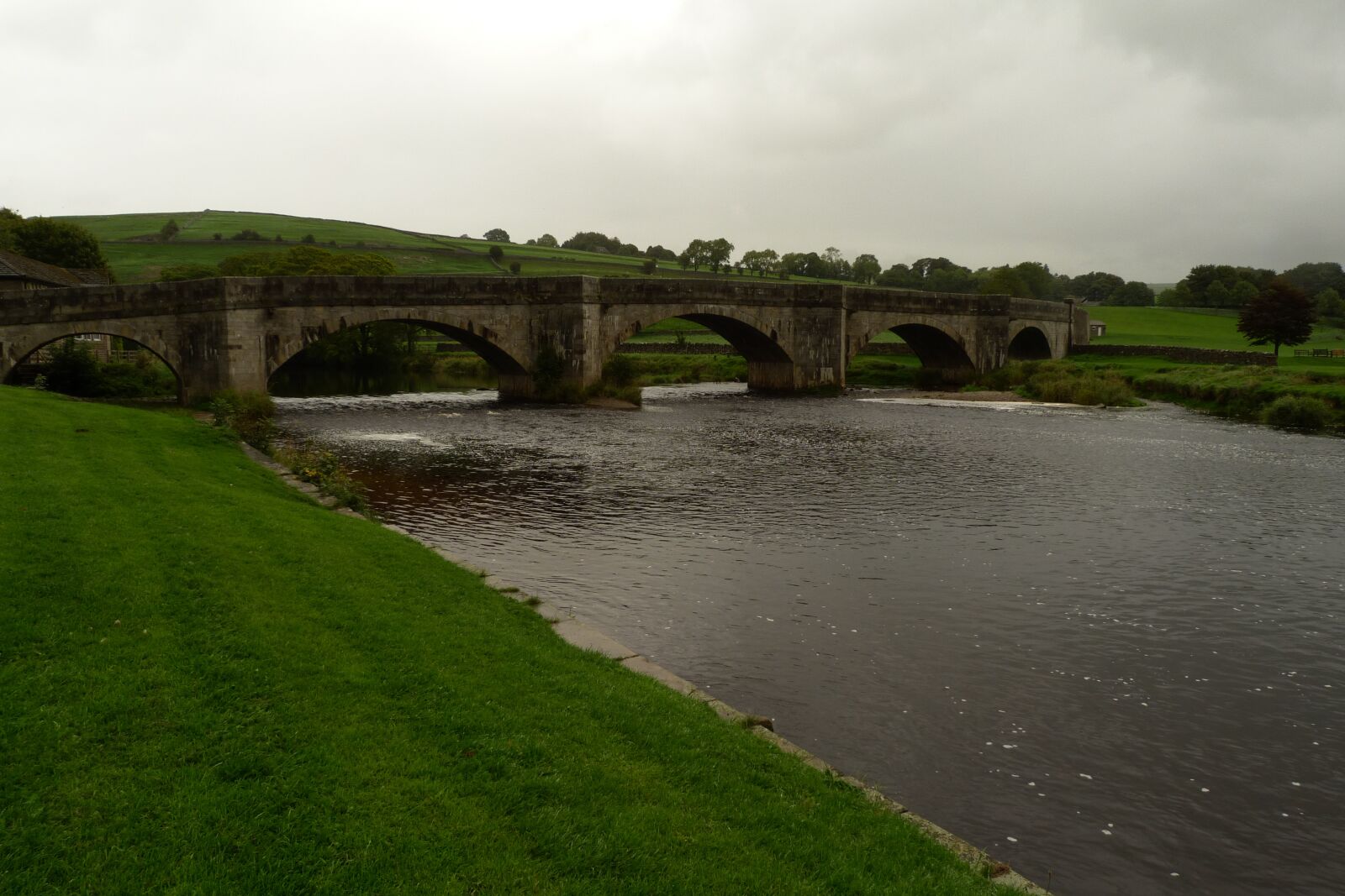 Panasonic Lumix DMC-FZ40 (Lumix DMC-FZ45) sample photo. Bridge, arches, river photography