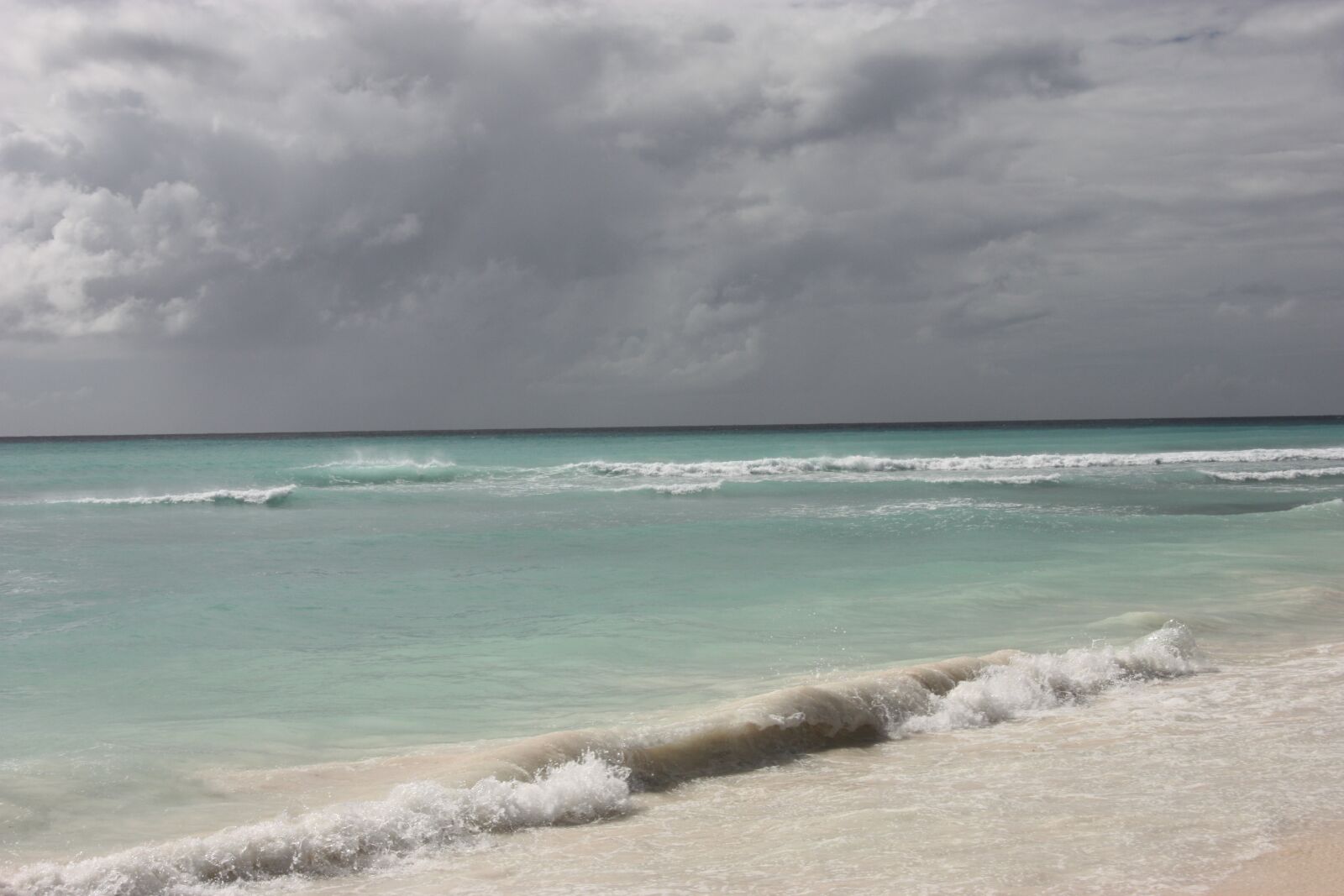 Canon EOS 450D (EOS Rebel XSi / EOS Kiss X2) sample photo. Caribbean sea, rain, sea photography