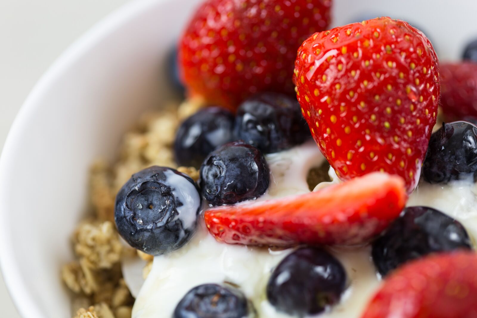 Canon EOS 6D + Canon EF 100mm F2.8 Macro USM sample photo. Yogurt, granola, cereal photography