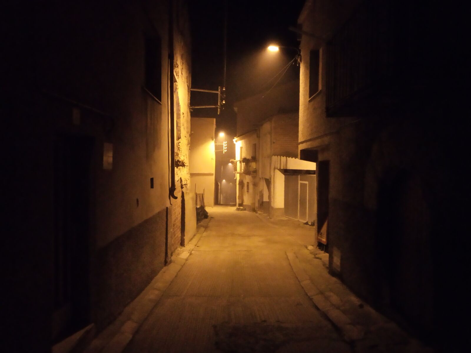 Xiaomi Redmi 6 sample photo. Night, street, terror photography