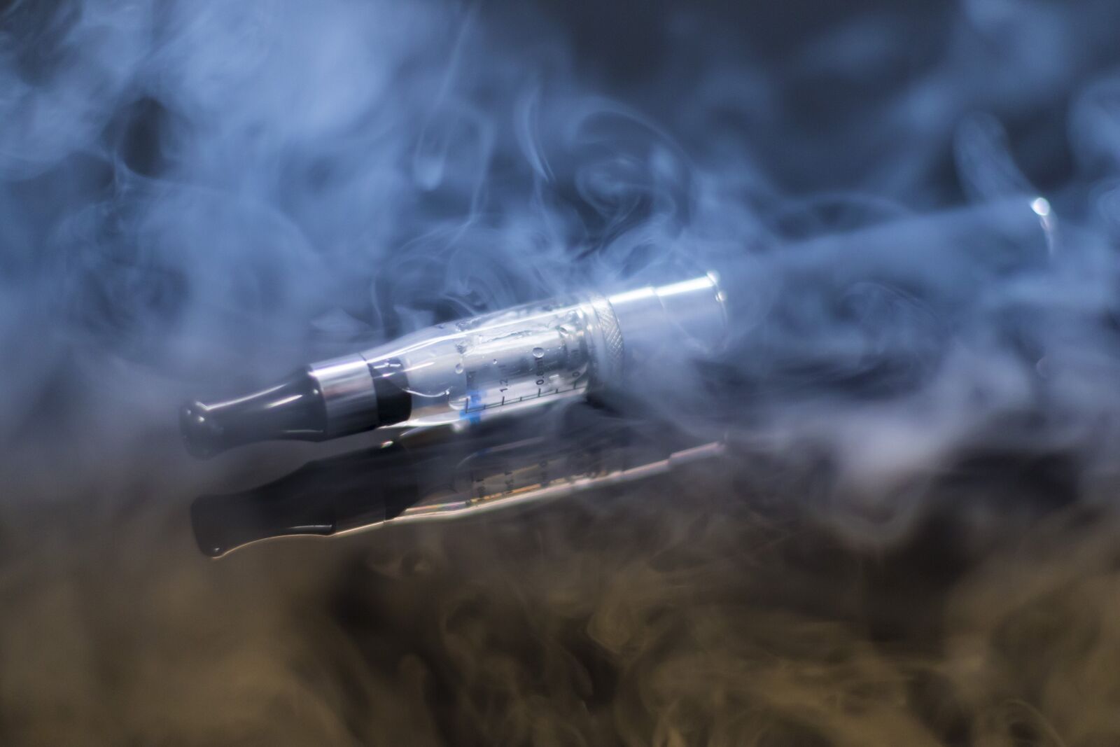 Canon EOS 7D Mark II sample photo. E cigarette, steam, evaporator photography