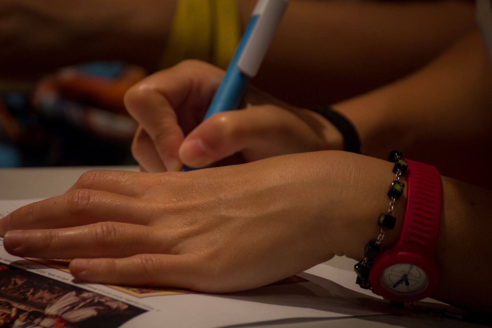 Canon EOS 700D (EOS Rebel T5i / EOS Kiss X7i) sample photo. Writing, hands, girl photography