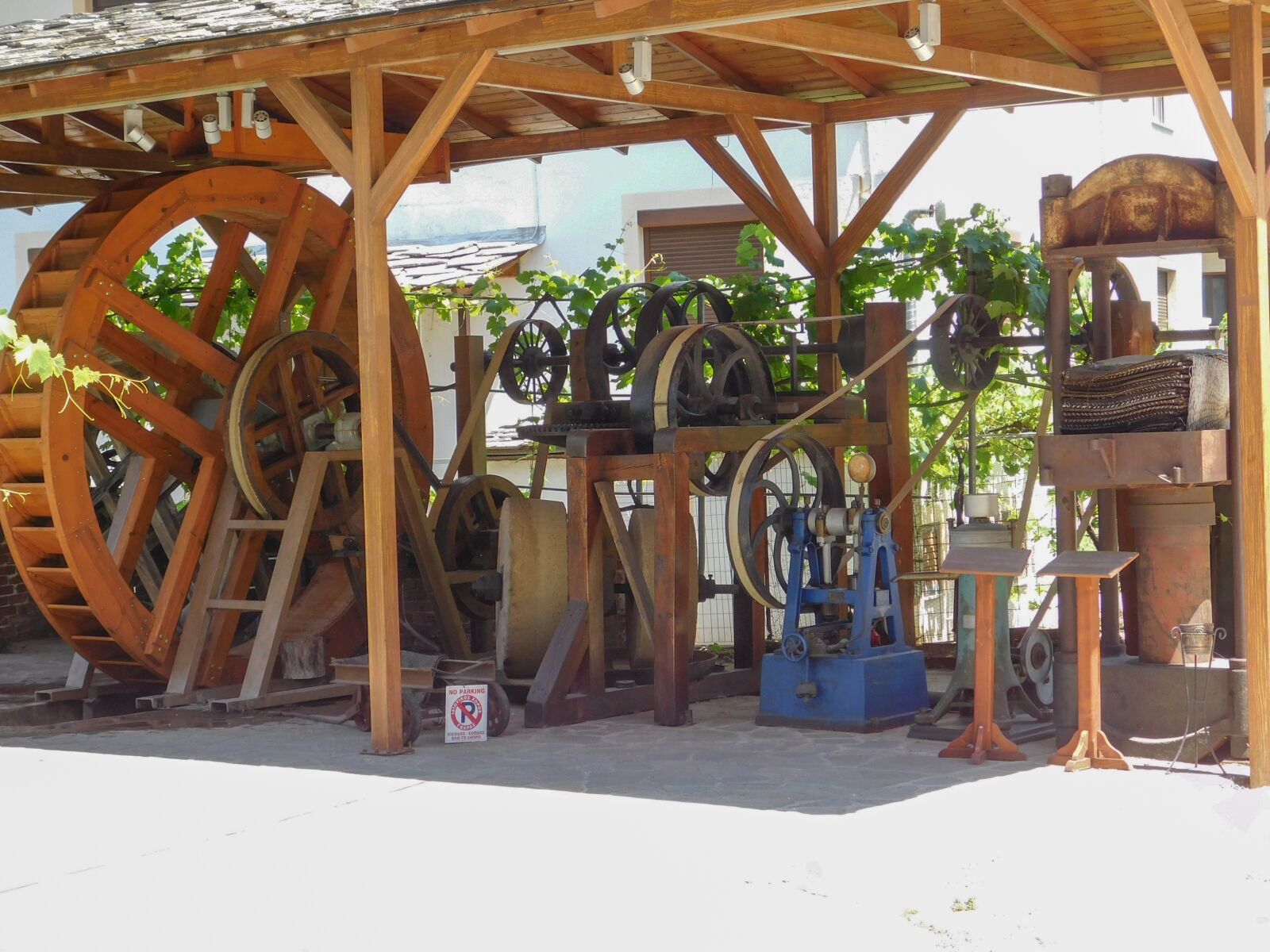 Nikon Coolpix L840 sample photo. Oil, tree structure, building photography