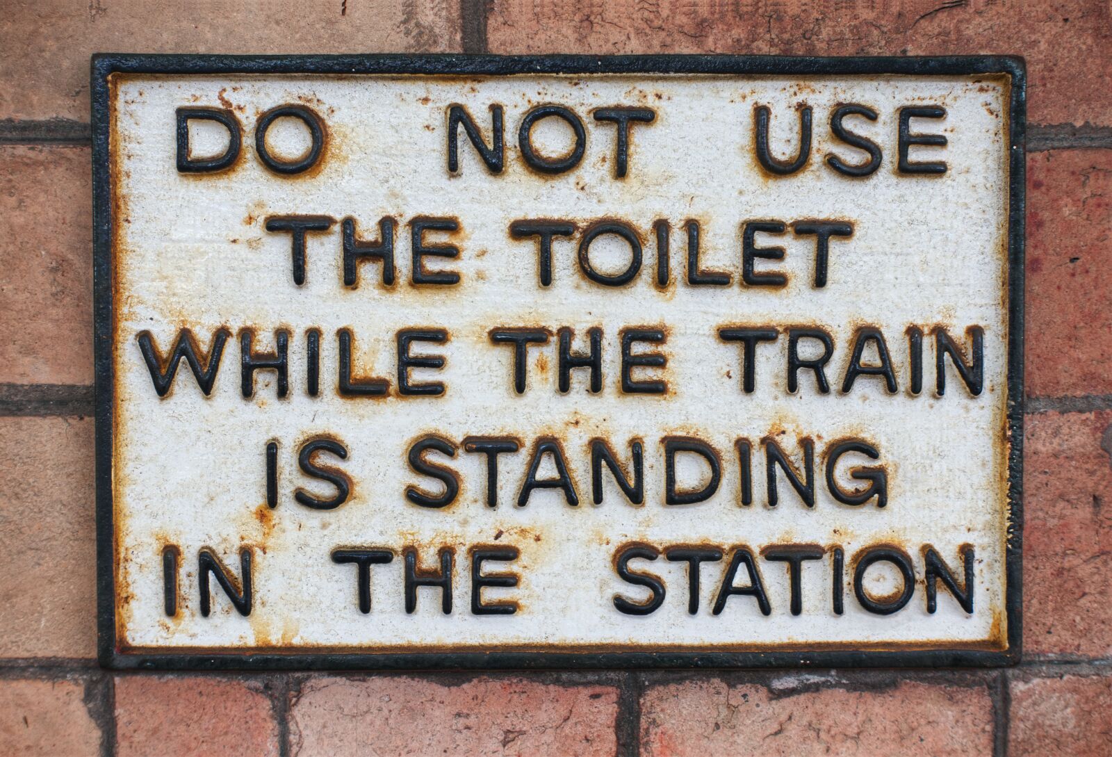 Sony DSC-RX100M5 sample photo. Toilet, notice, train photography