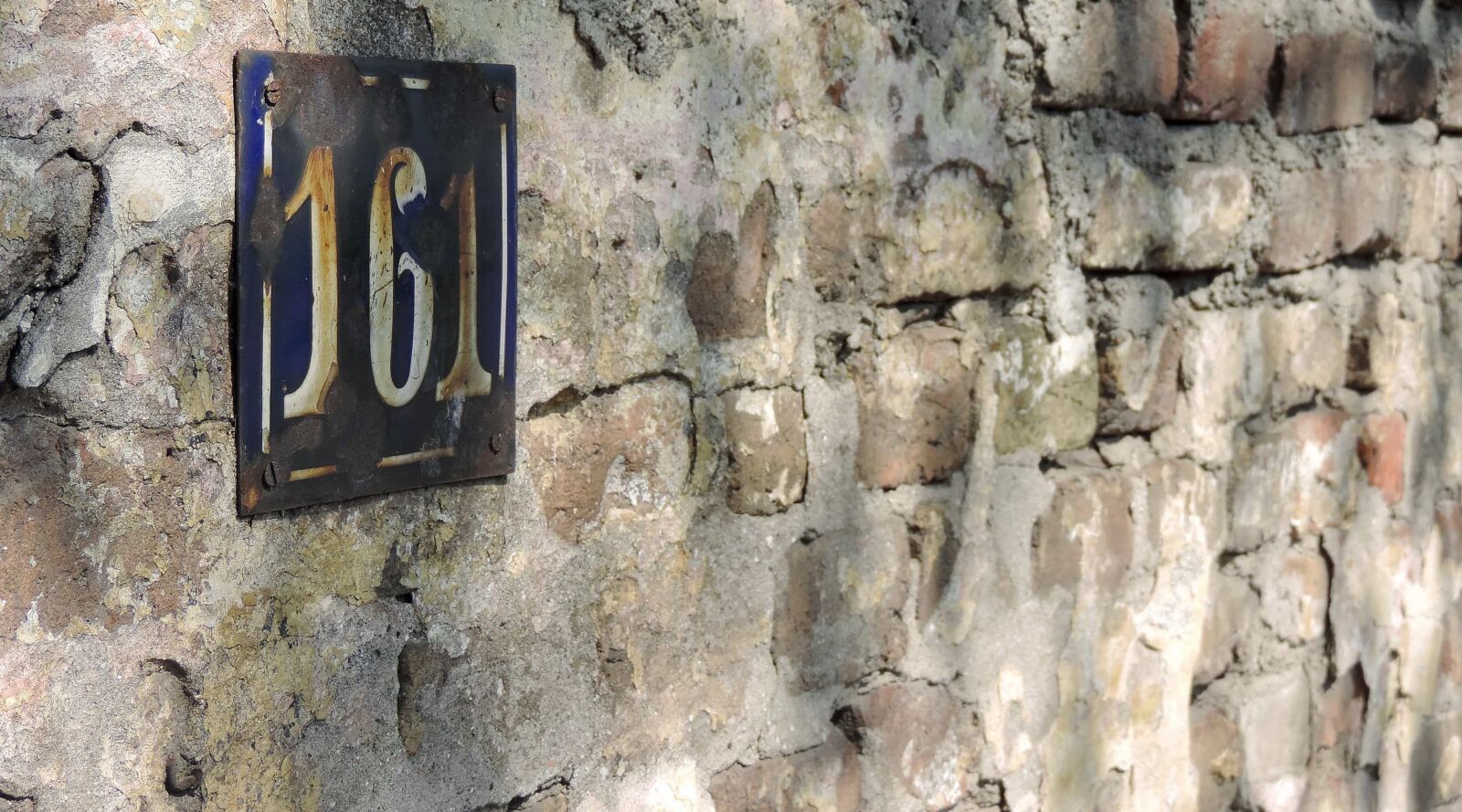 Nikon Coolpix P520 sample photo. Abandoned, bricks, number, sign photography