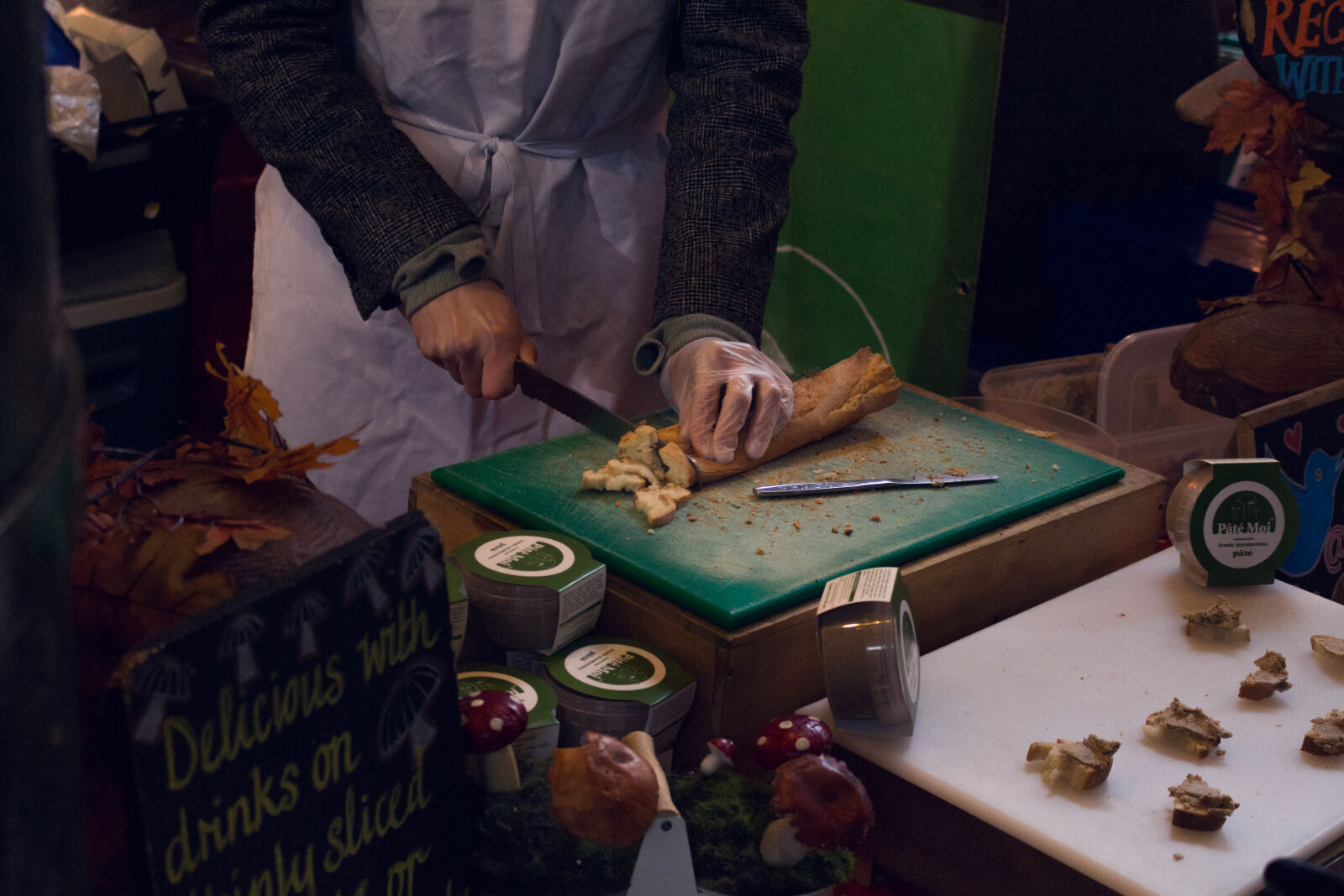 Canon EOS 700D (EOS Rebel T5i / EOS Kiss X7i) sample photo. Bread, slicing, london, borough photography