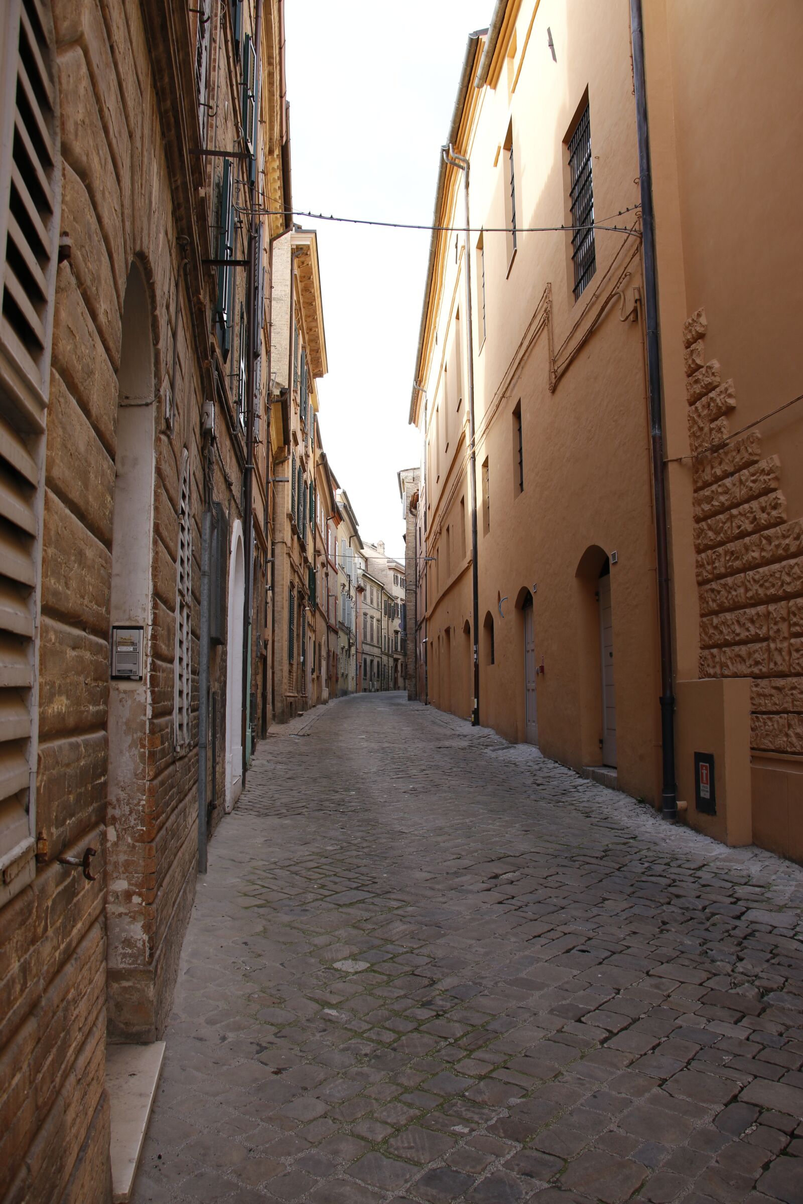 Canon EF-S 18-135mm F3.5-5.6 IS USM sample photo. Bari, italy, architecture photography