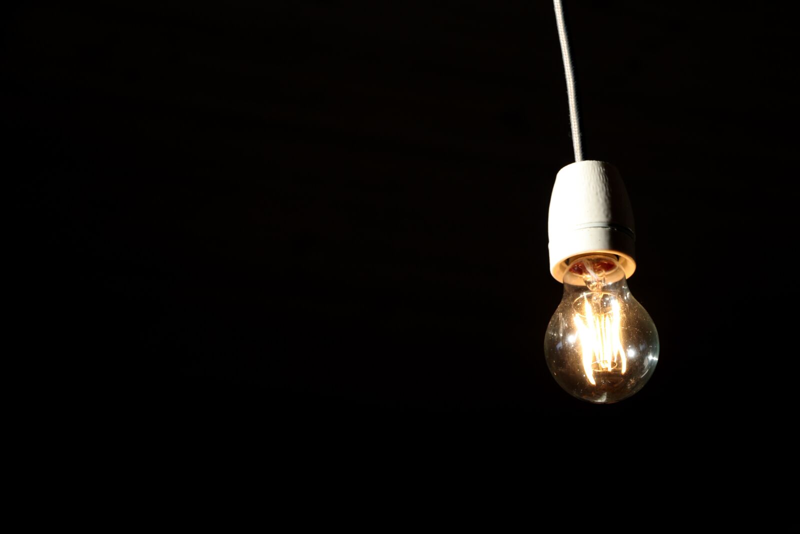 Canon EOS 80D sample photo. Light, lamp, light bulb photography