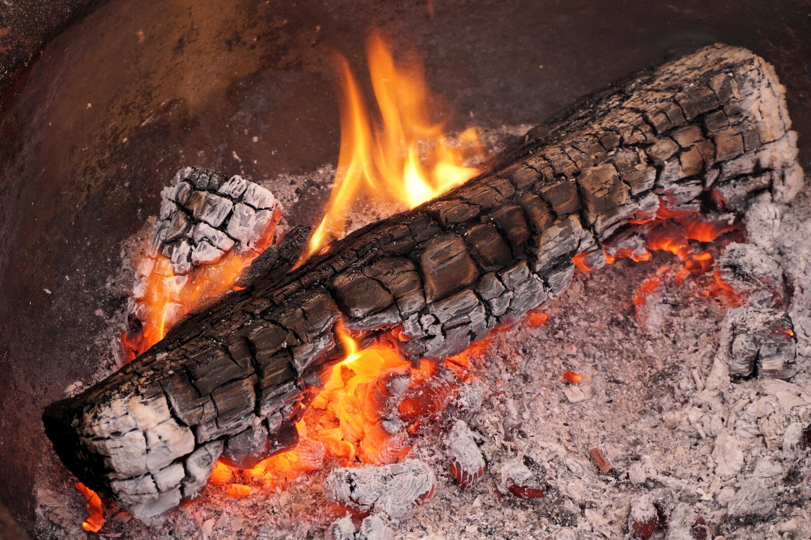 Sony a6000 sample photo. Fire, flame, wood photography