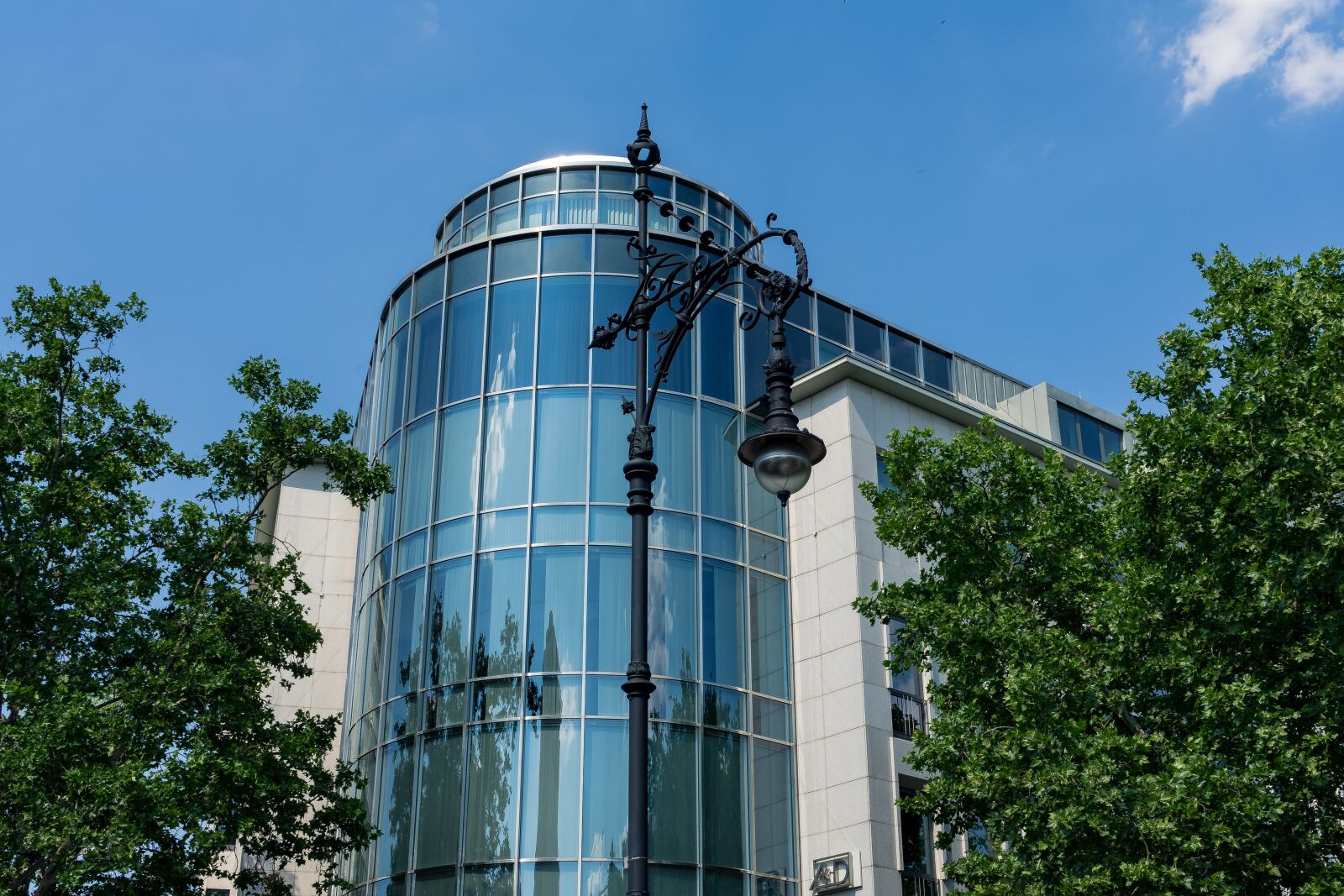 Sony a7 II + Sony FE 28-70mm F3.5-5.6 OSS sample photo. Facade, glass, architecture photography