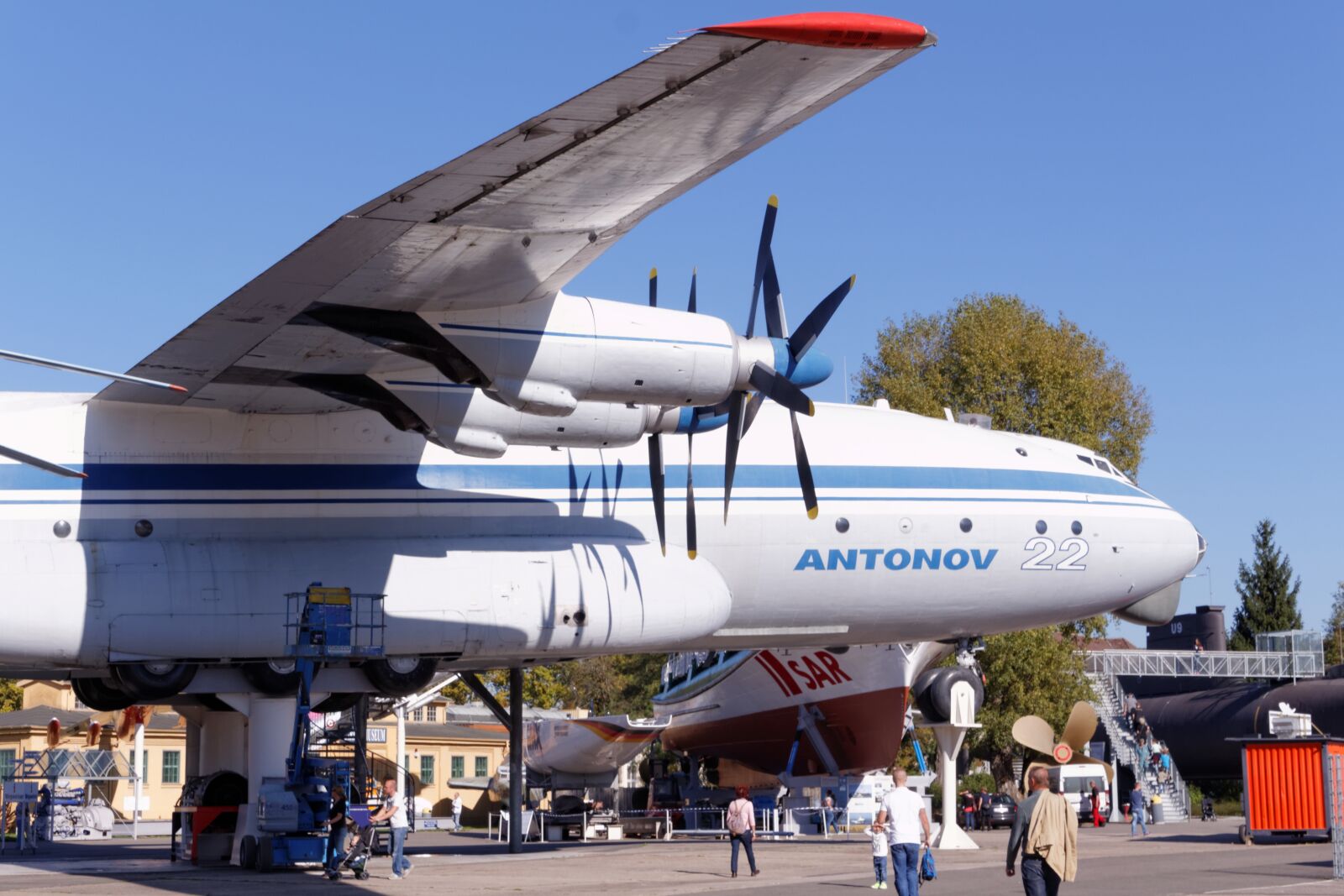 Canon EOS 700D (EOS Rebel T5i / EOS Kiss X7i) sample photo. Propeller plane, antonov, technology photography