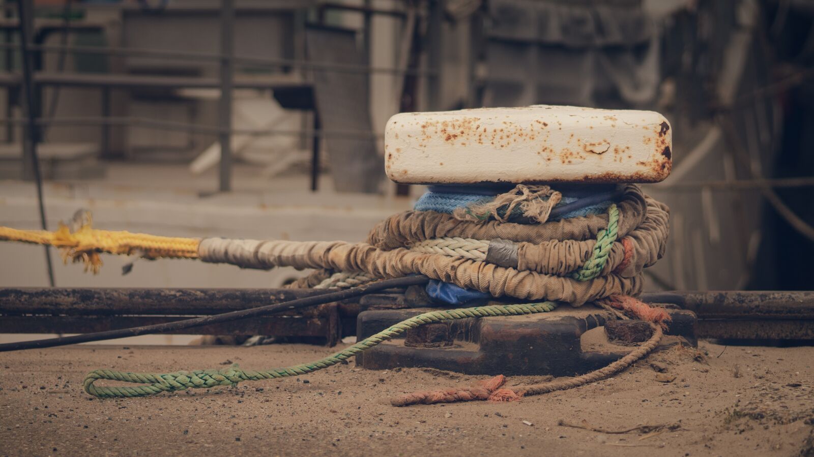 Sony SLT-A58 sample photo. Boat, rope, bunches photography