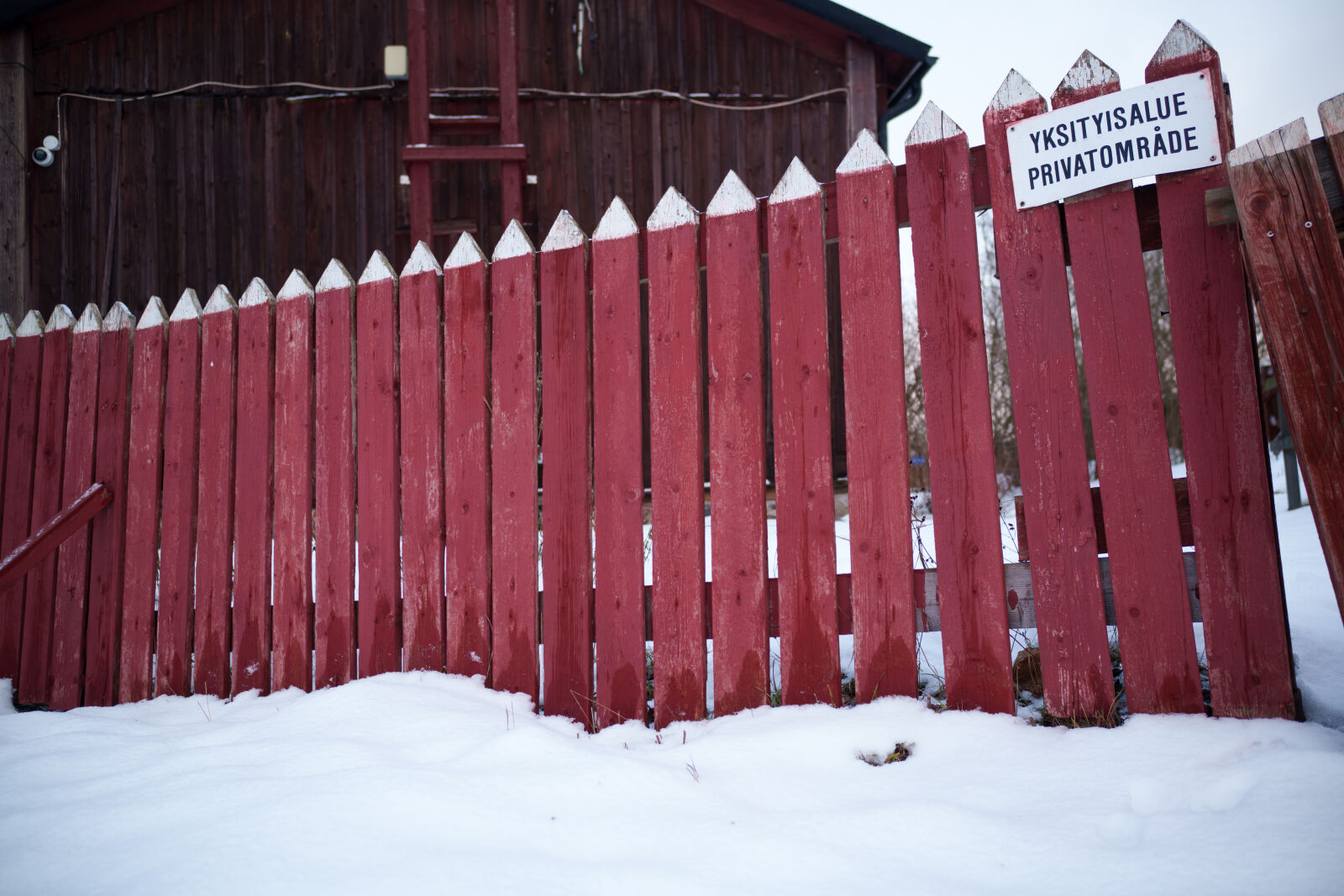 Samyang Remaster Slim 28mm F3.5 sample photo. Private fence photography
