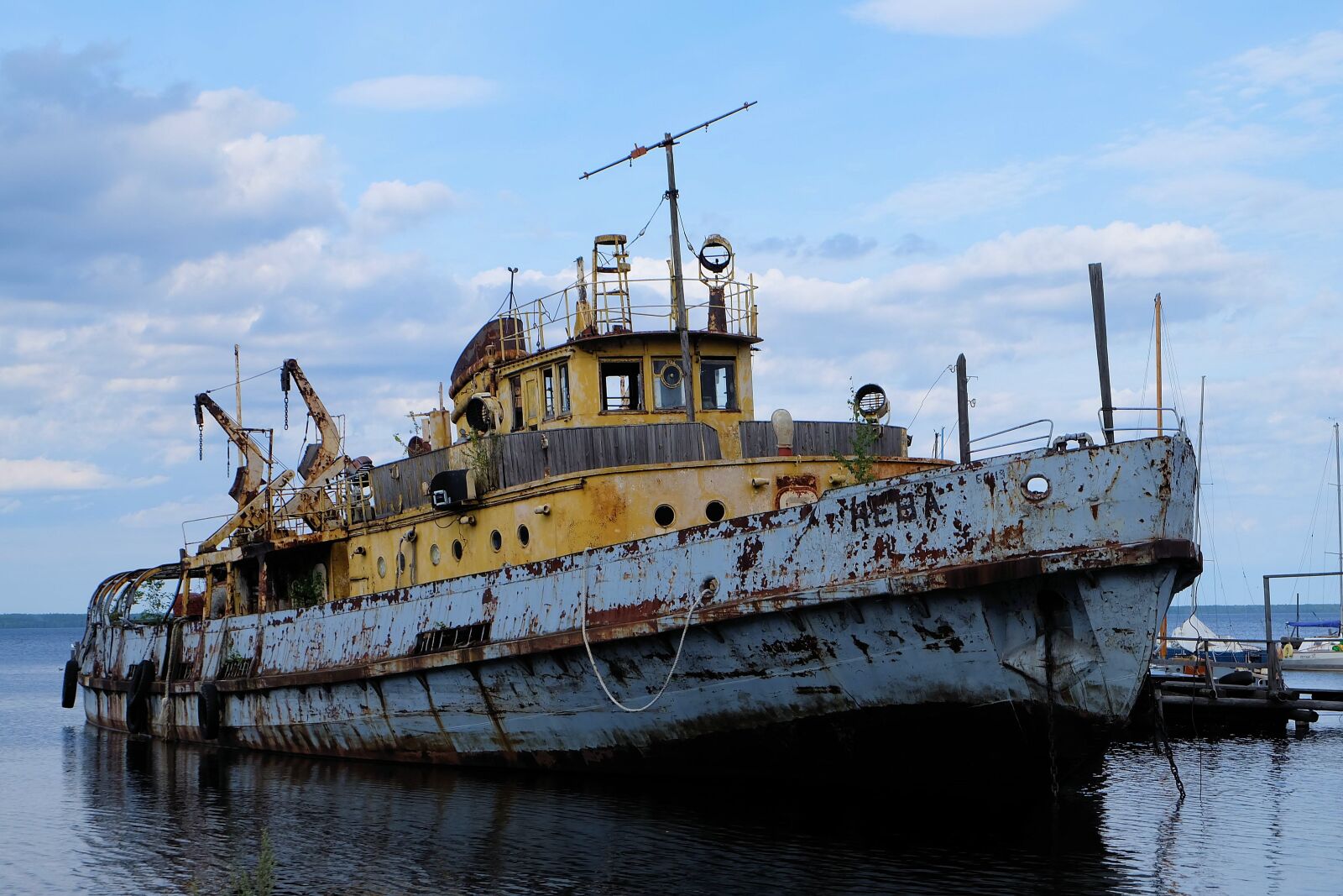Fujifilm X-A2 + Fujifilm XC 16-50mm F3.5-5.6 OIS II sample photo. Ship, rust, corrosion photography