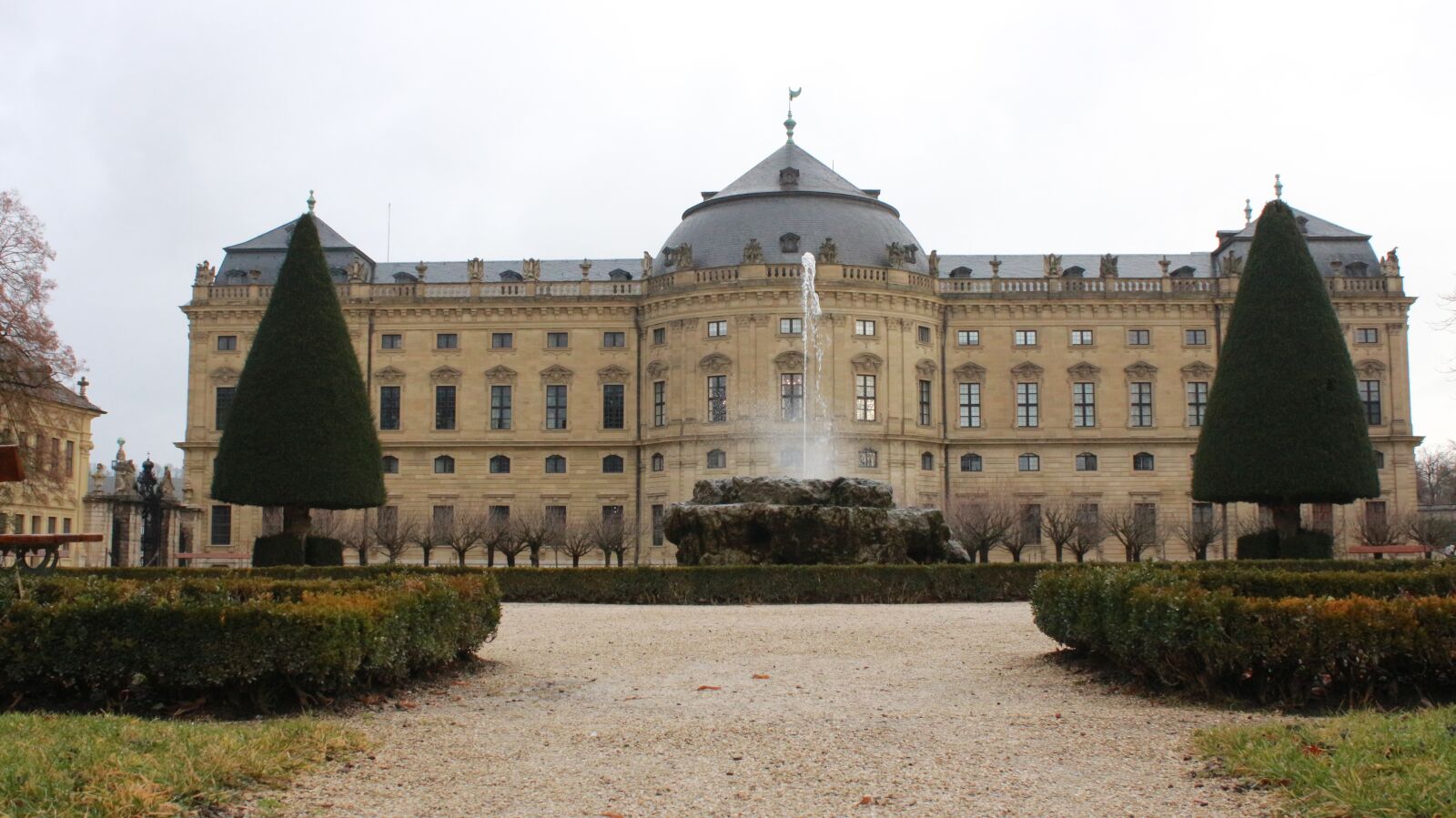 Canon EOS 700D (EOS Rebel T5i / EOS Kiss X7i) sample photo. Würzburg, castle, historically photography