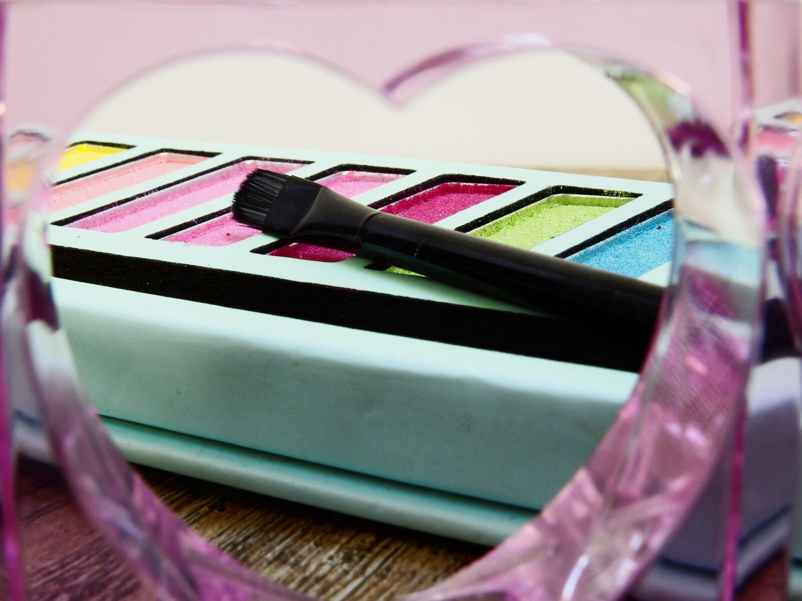 Nikon Coolpix P900 sample photo. Heart, love, cosmetics photography