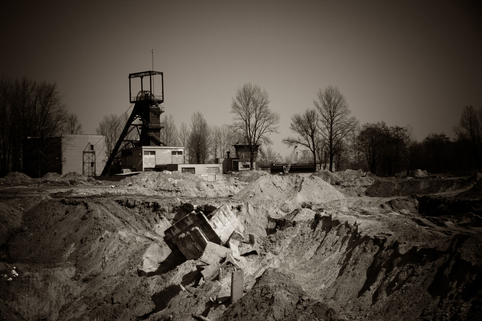 Canon EOS 600D (Rebel EOS T3i / EOS Kiss X5) sample photo. Coal, landscape, mine photography