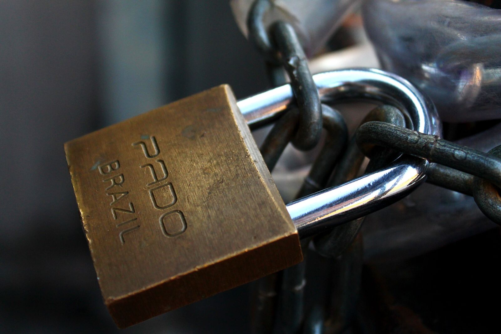 Canon EOS 1100D (EOS Rebel T3 / EOS Kiss X50) sample photo. Padlock, chain, security photography