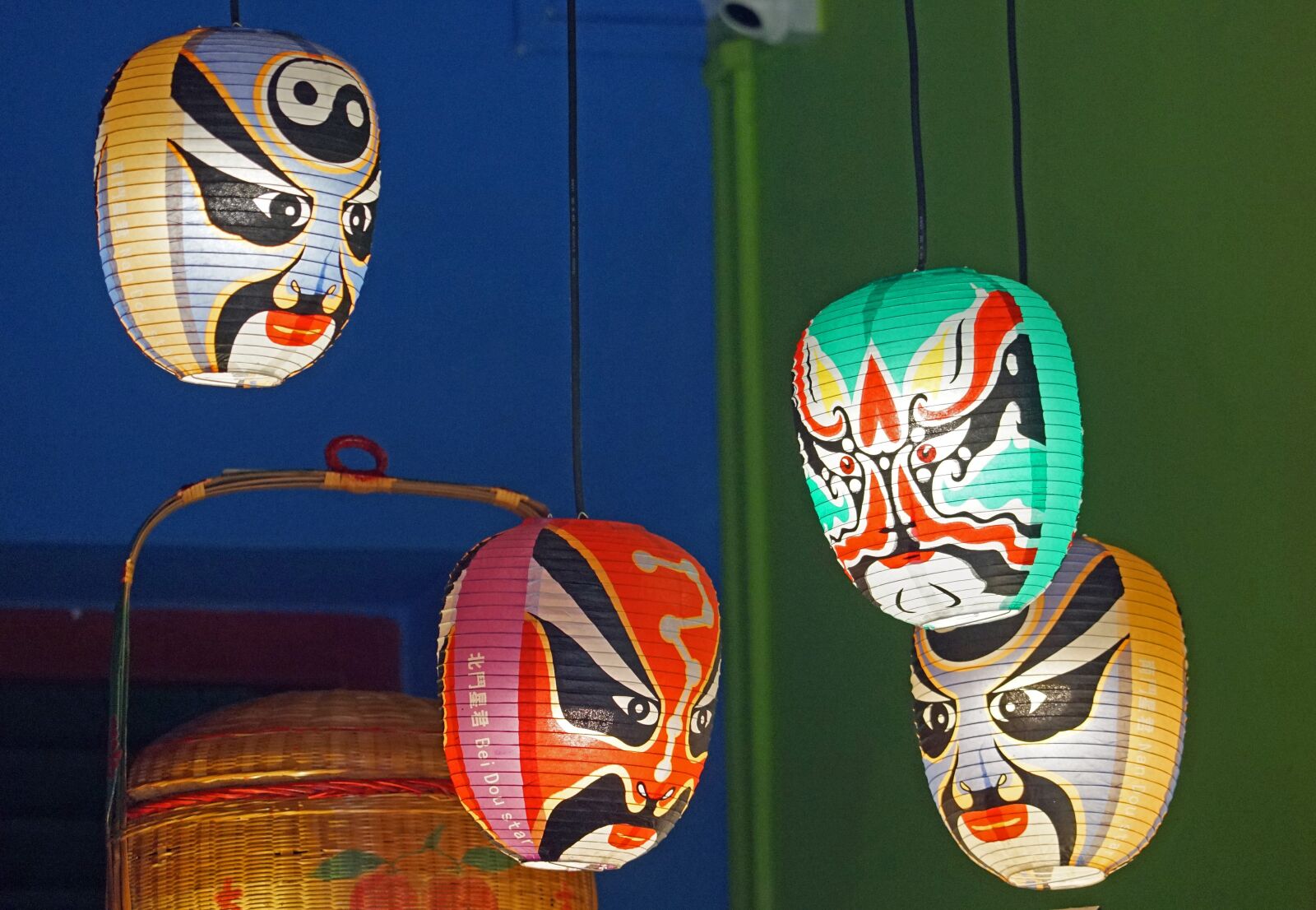 Sony a7 + Sony FE 24-240mm F3.5-6.3 OSS sample photo. Lamps, masks, asia photography
