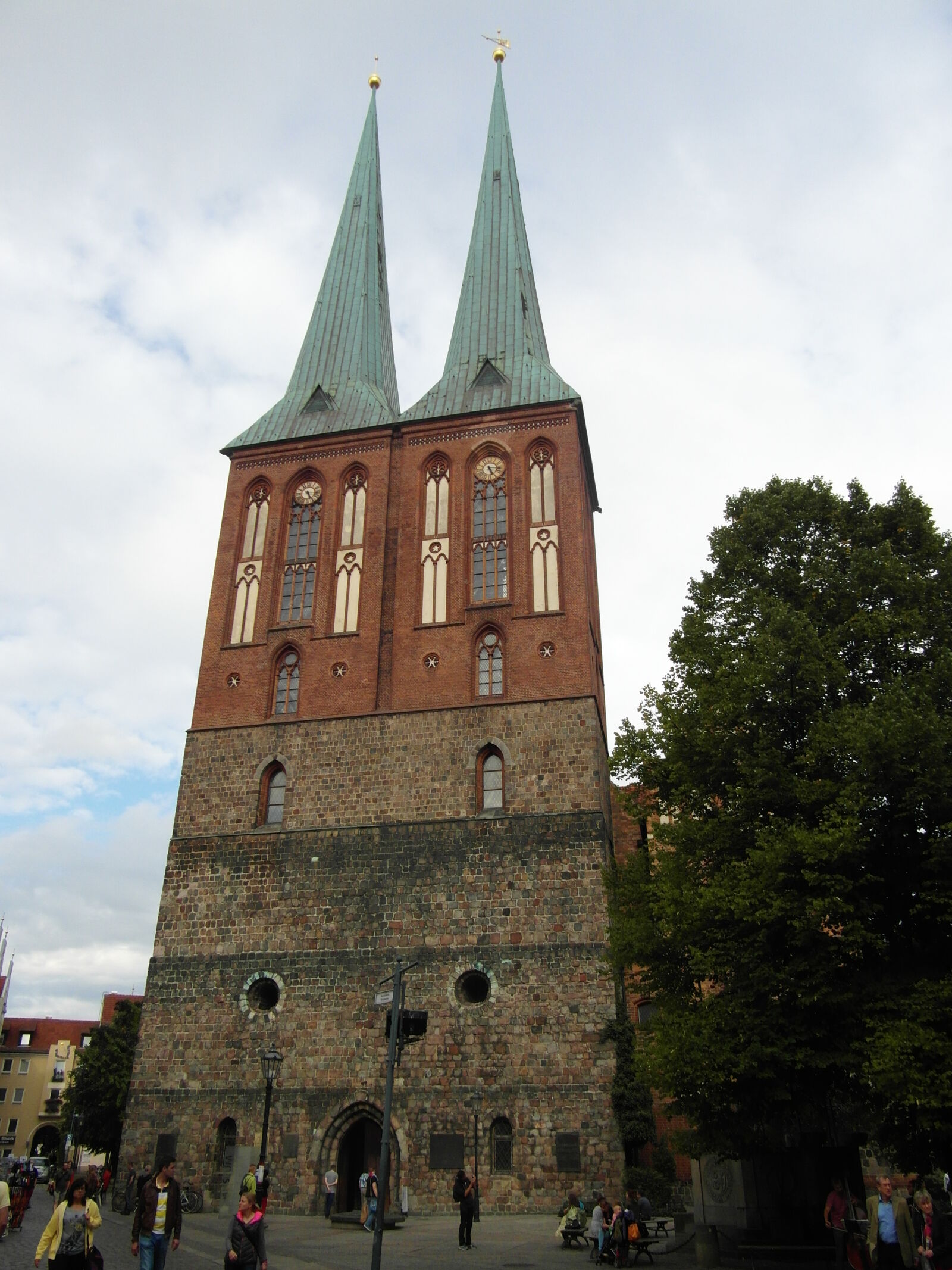Samsung WB750 sample photo. Berlin, church photography