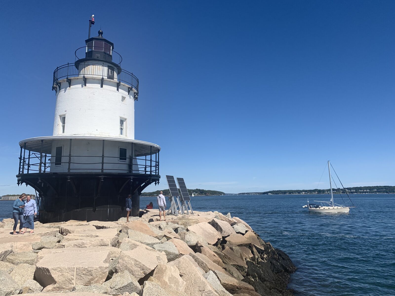 iPhone XR back camera 4.25mm f/1.8 sample photo. Maine, lighthouse, shore photography