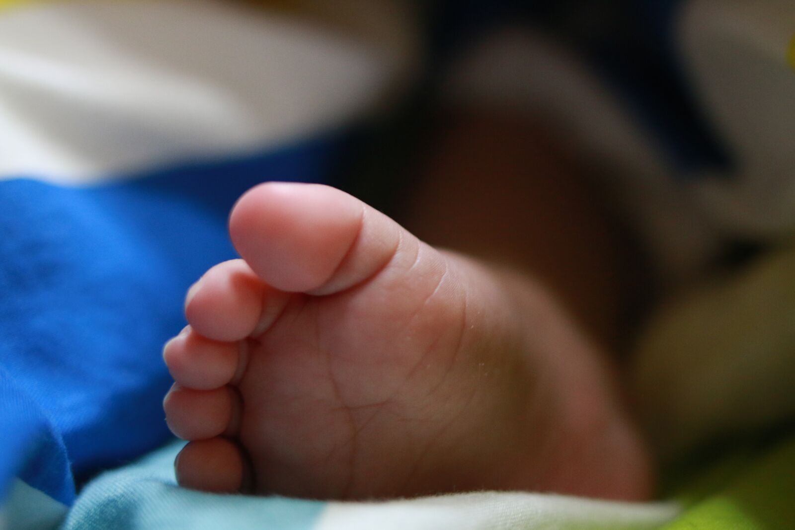 Canon EOS 70D sample photo. Baby, feet, newborn photography