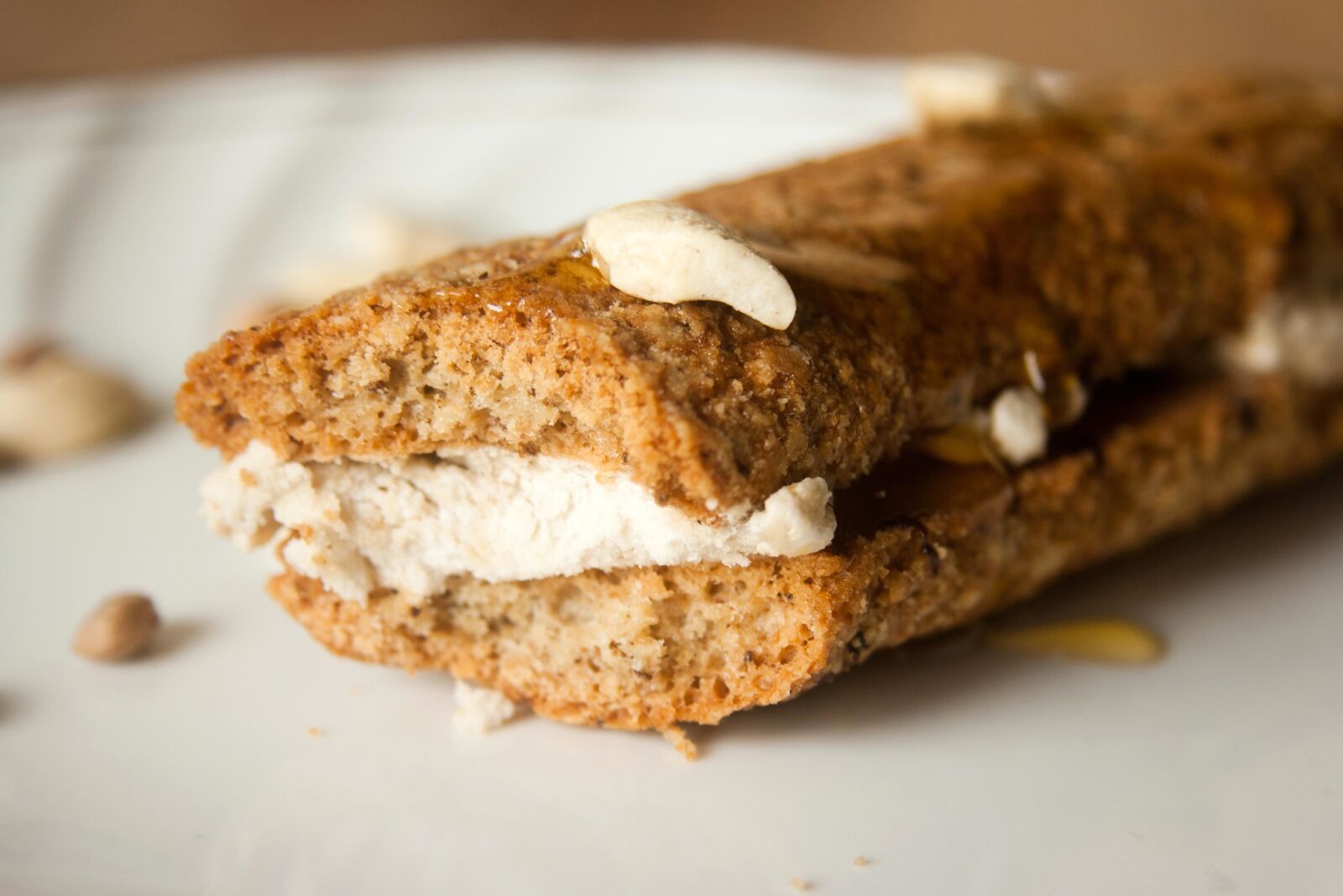 Canon EOS 1000D (EOS Digital Rebel XS / EOS Kiss F) sample photo. Biscuit, cream, food, snack photography